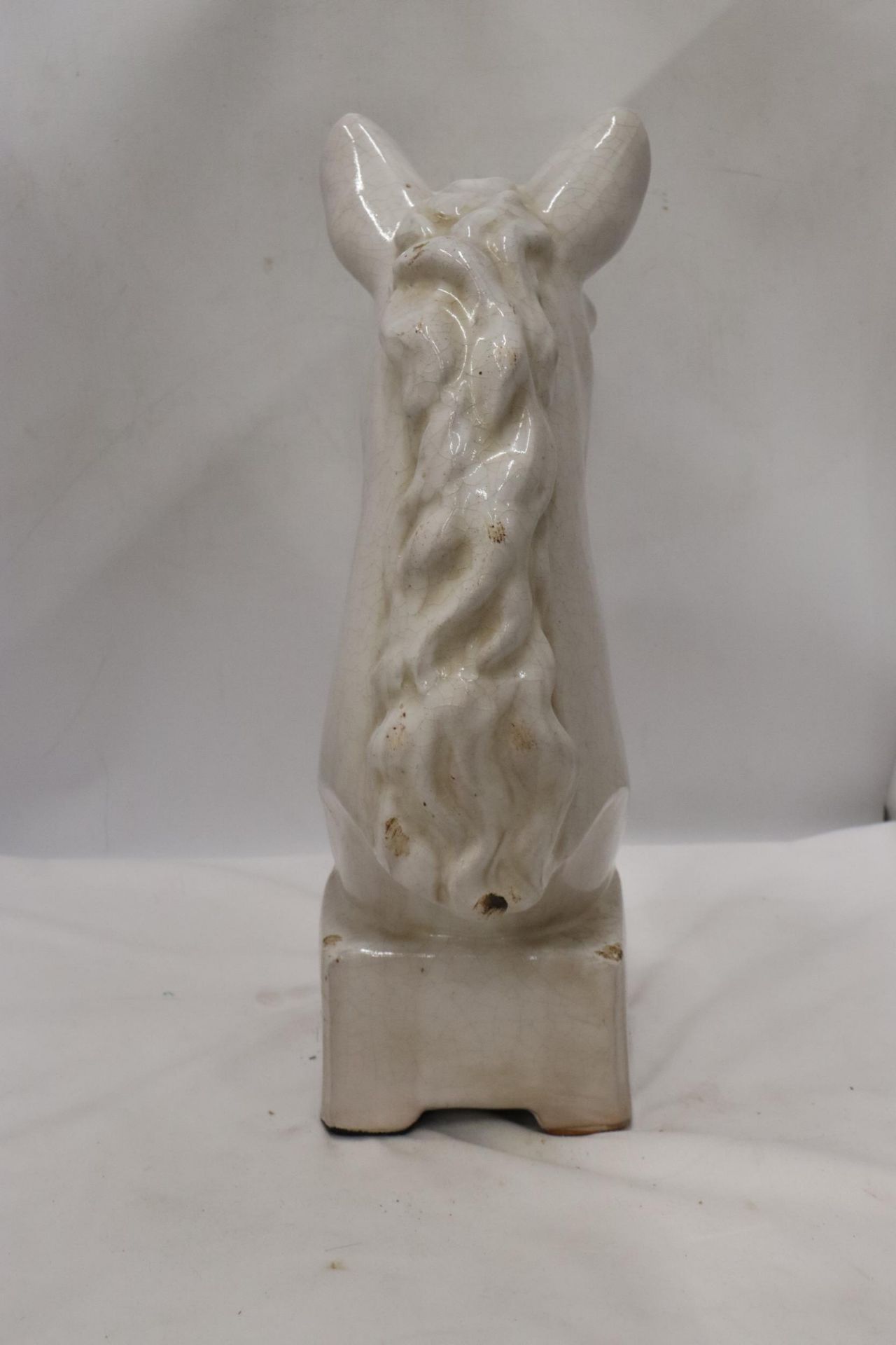 A HEAVY VICTORIAN, HORSE'S HEAD ON A PEDESTAL, HEIGHT 46CM - Image 3 of 5