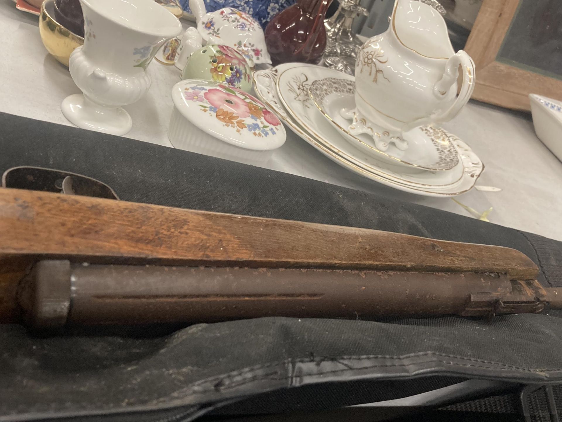 A VINTAGE AIR RIFLE WITH A T STENSBY & CO LTD MANCHESTER CASE - Image 2 of 3