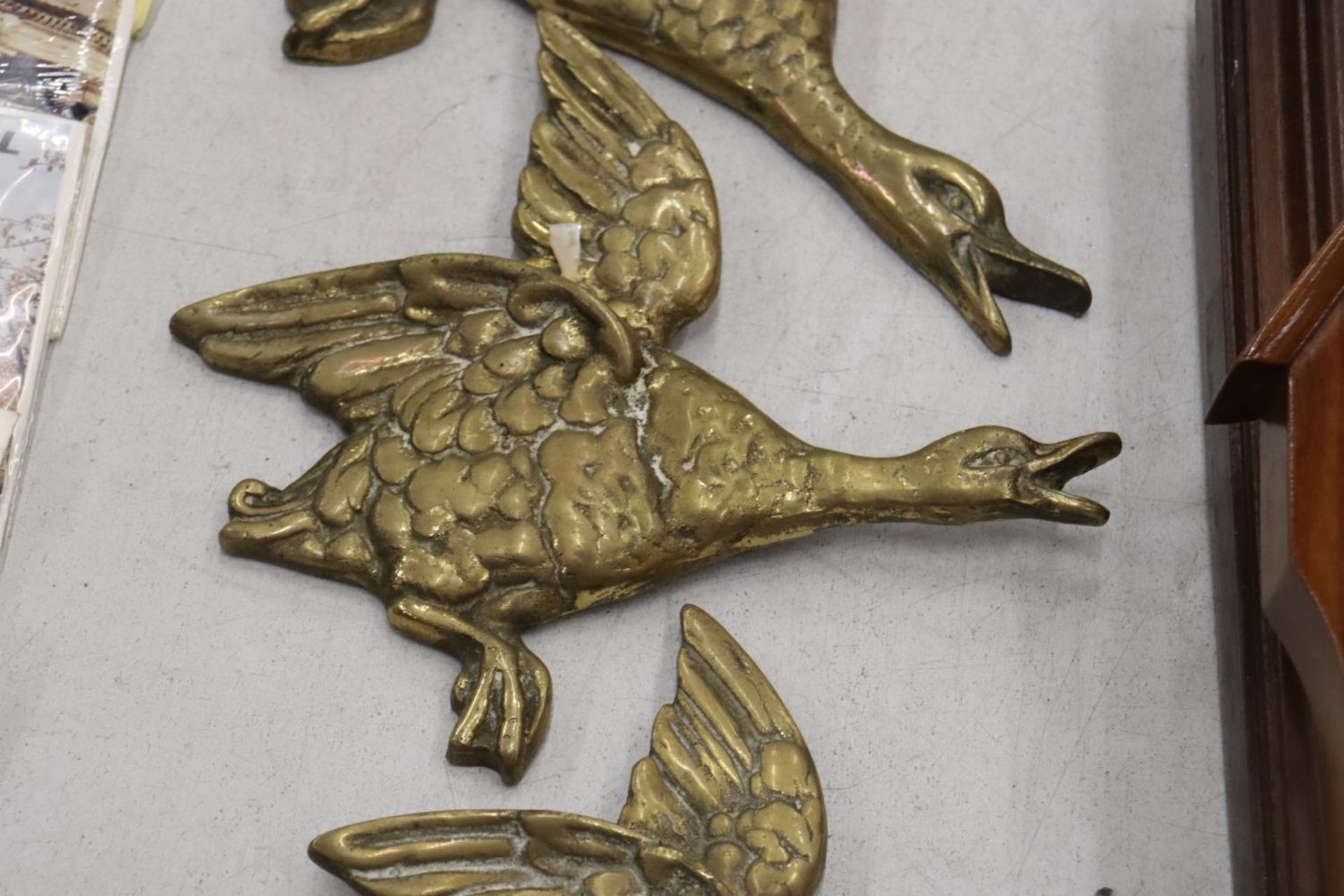 THREE BRASS FLYING DUCKS, TWO SWALLOWS AND A FAIRY BELL - Image 6 of 9