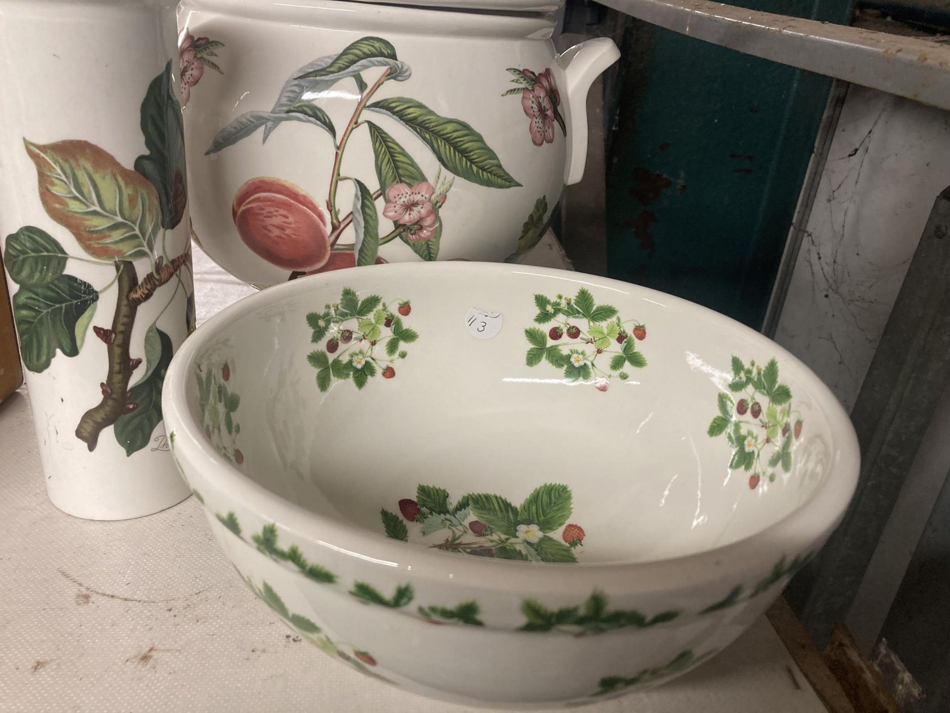 THREE LARGE ITEMS OF PORTMERION POTTERY TO INCLUDE ALIDDED TUREEN WITH LADLE, LARGE BOWL AND VASE - Image 2 of 6