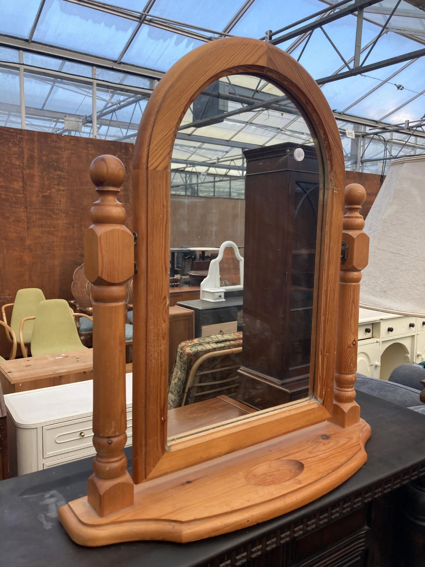 A REPRODUCTION COURT CUPBOARD, GATE LEG DINING TABLE AND PINE DRESSING MIRROR - Image 2 of 7