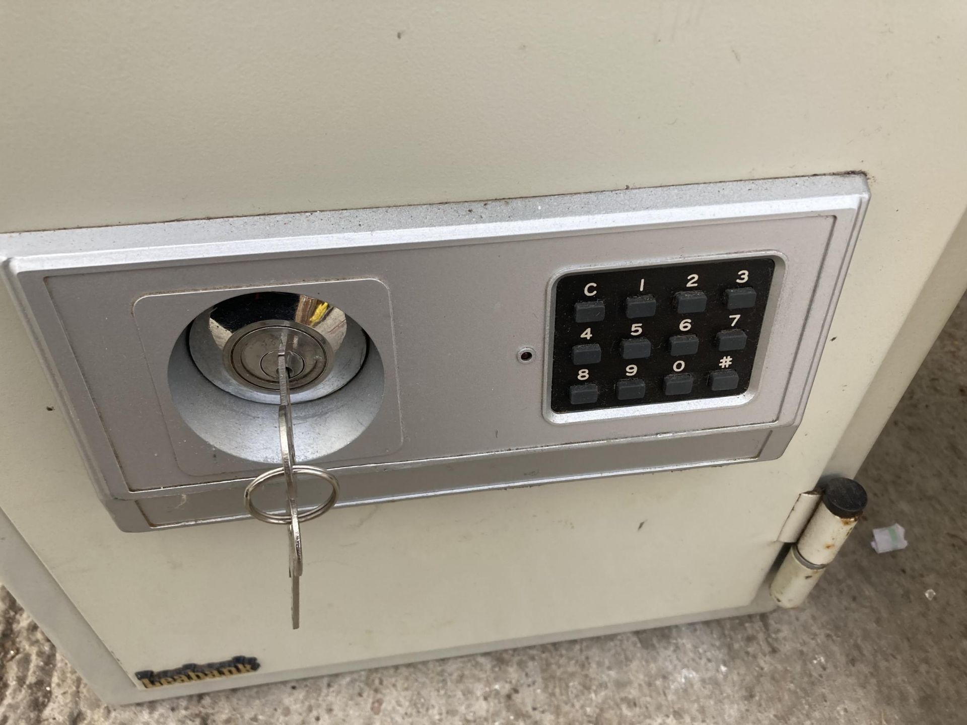 A LEABANK DIGITAL ROYAL SAFE - Image 3 of 3