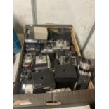 A LARGE QUANTITY OF VINTAGE CAMERAS TO INCLUDE CANON, ENSIGN, KODAK BROWNIE, ETC - 26 IN TOTAL