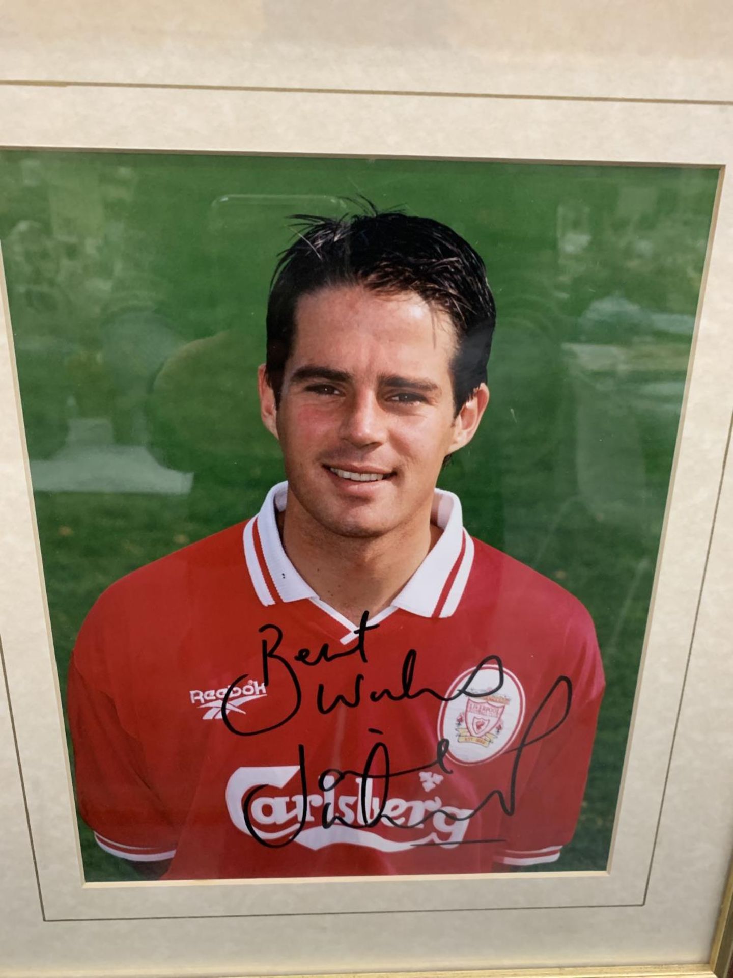 A SIGNED FRAMED PHOTO OF JAMIE REDKNAPP, IN LIVERPOOL COLOURS, WITH CERTIFICATE OF AUTHENTICITY TO - Image 2 of 4