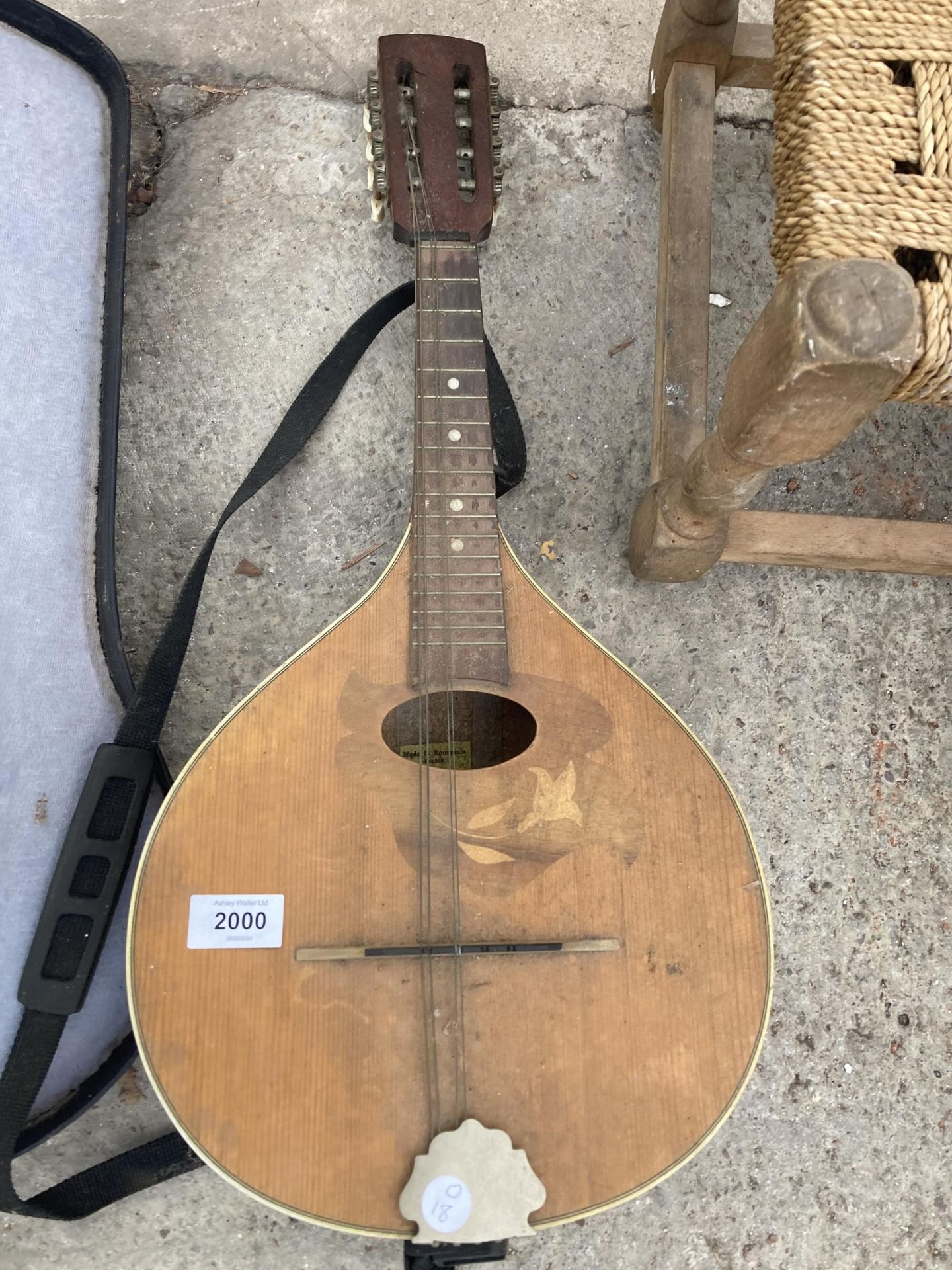 A MANDOLIN AND A UKULELE WITH CASE - Image 4 of 4