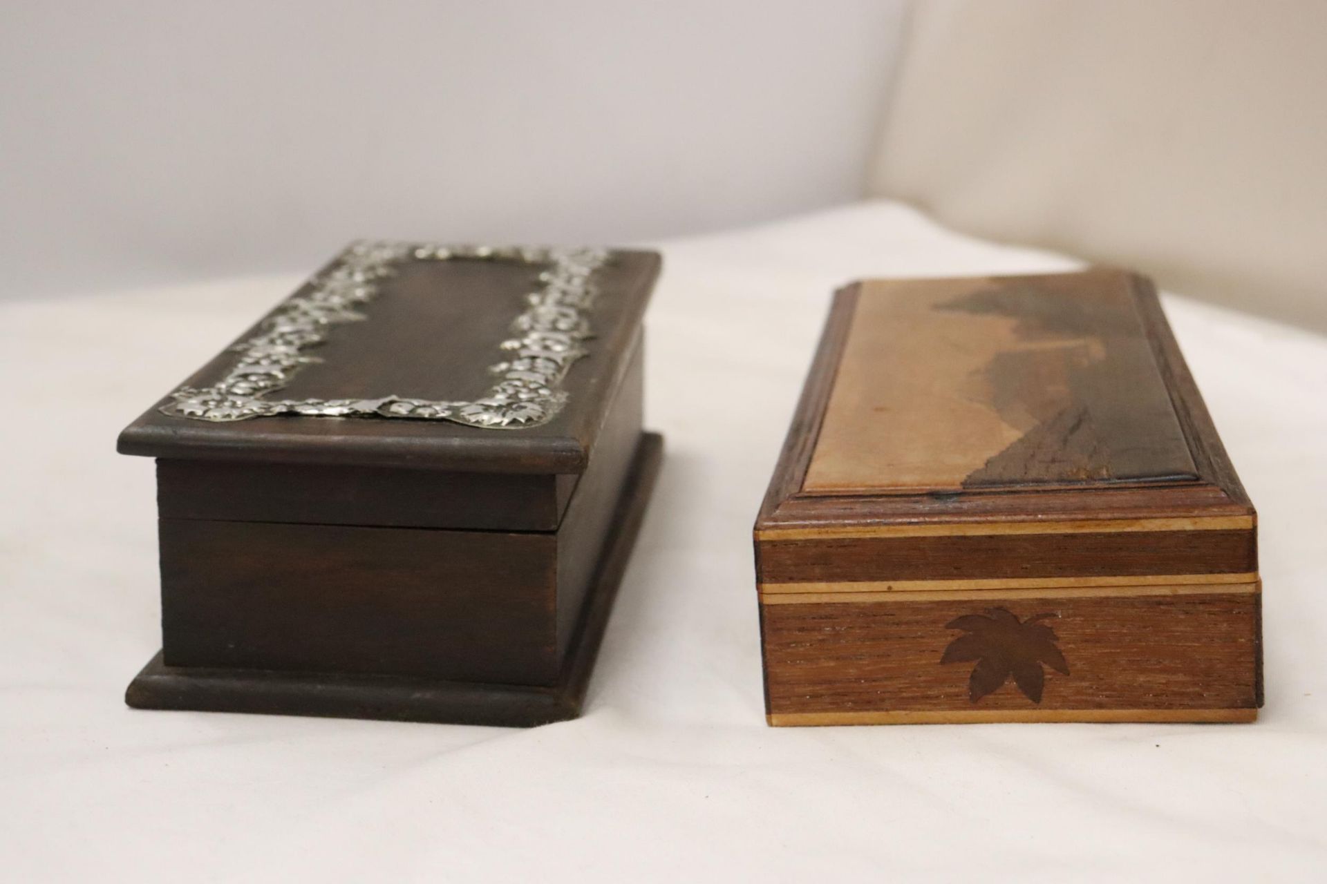 TWO VINTAGE BOXES TO INCLUDE ONE WITH A MARQUETRY IMAGE OF MOUNT FUJI - Image 7 of 7