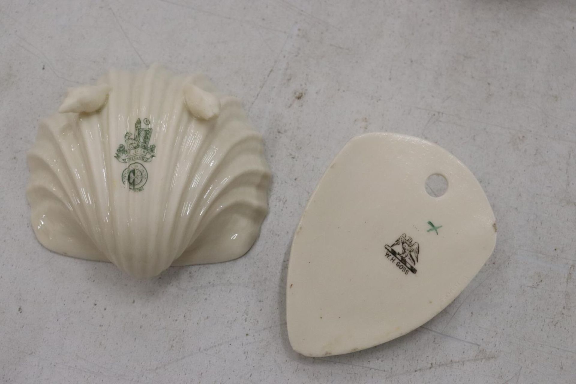 A COLLECTION OF VINTAGE CREST WARE - Image 15 of 18