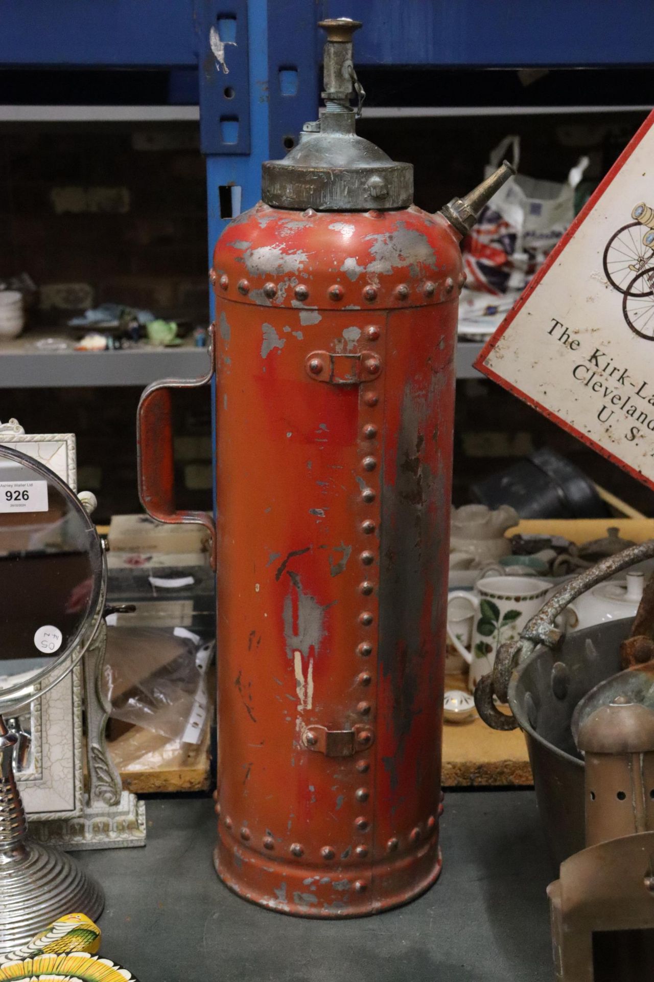 A VINTAGE FIRE EXTINGUISHER WITH BRASS PLUNGER - Image 3 of 5