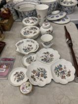 A LARGE COLLECTION OF WEDGWOOD ITEMS TO INCLUDE A LIDDED GINGER JAR, VASES, PIN DISHES ETC