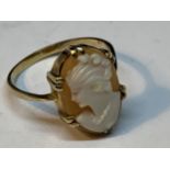 A 9 CARAT GOLD CAMEO RING SIZE Q/R