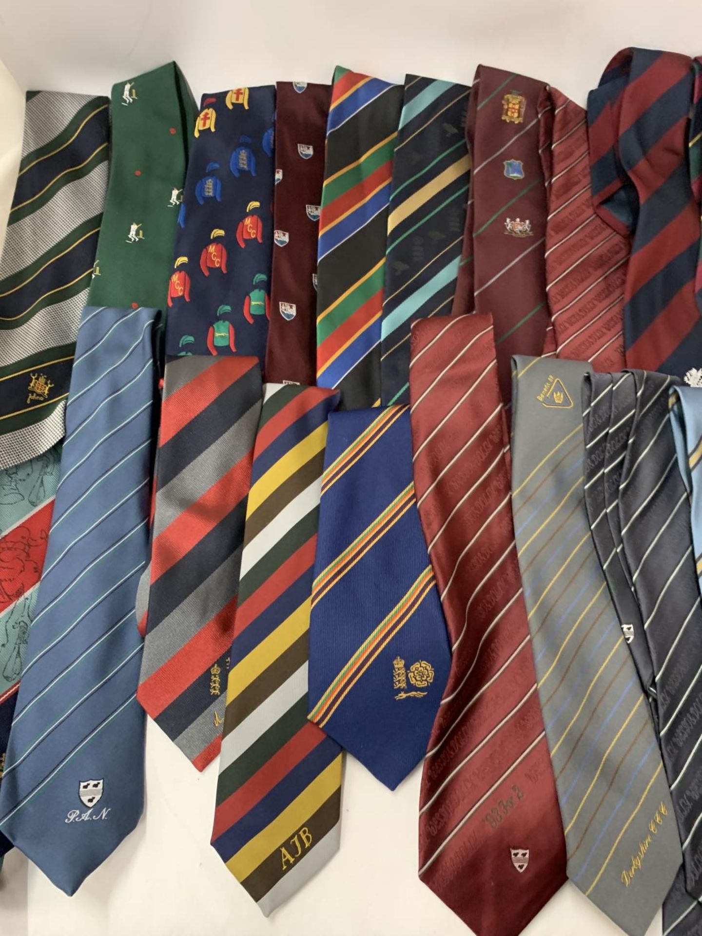 A COLLECTION OF CRICKET INTERNATIONAL AND BENEFIT TIES, MOSTLY VINTAGE - APPROX 20 IN TOTAL - Bild 3 aus 4