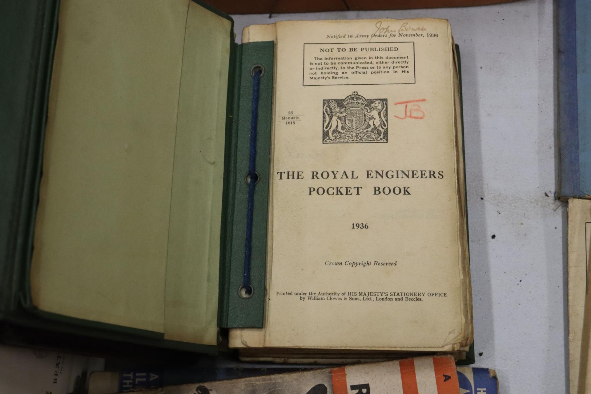 A COLLECTION OF VINTAGE AVIATION BOOKS TO INCLUDE 'THE ROYAL ENGINEERS POCKET BOOK', 1936 - Bild 9 aus 9