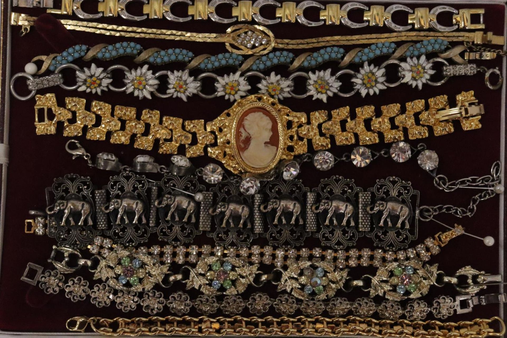 ELEVEN VARIOUS BRACELETS TO INCLUDE JEWELLED, CAMEO, ELEPHANT IN A PRESENTATION BOX - Image 6 of 7