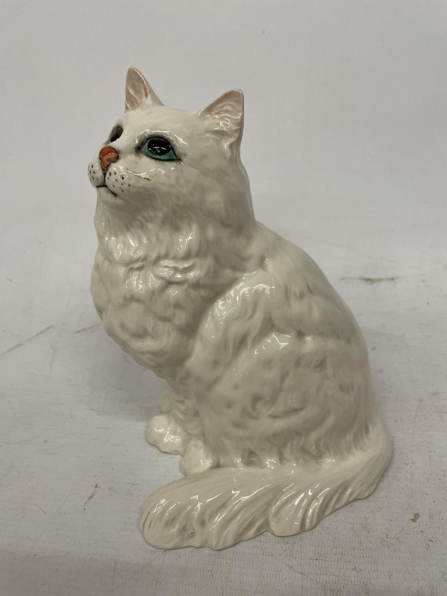 TWO BESWICK CATS TO INCLUDE A LARGE WHITE ONE NO 1867 AND A PAIR OF SIAMESE (EAR A/F) - Image 2 of 6