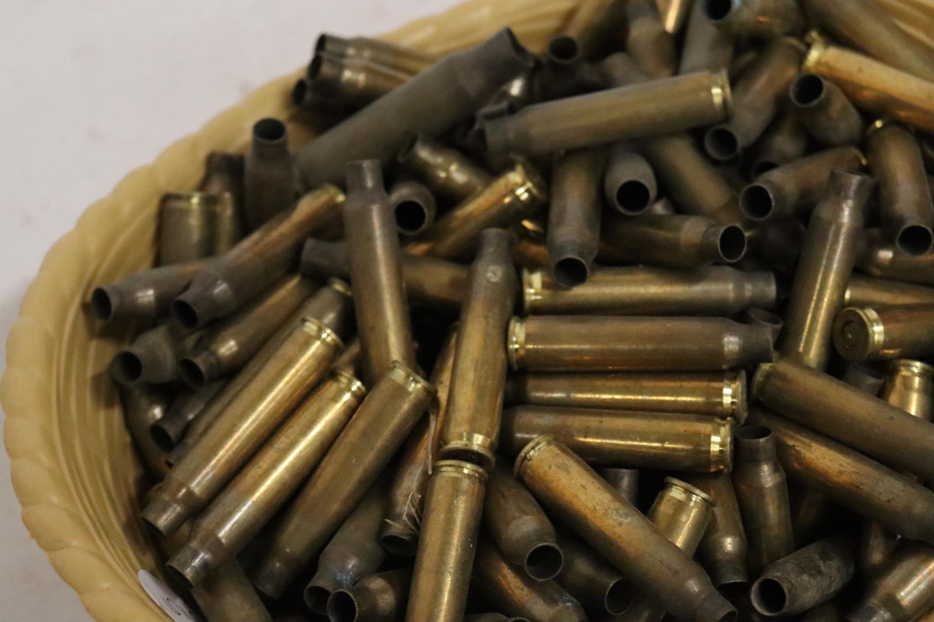 A LARGE QUANTITY OF BRASS BULLET CASINGS - Image 4 of 4