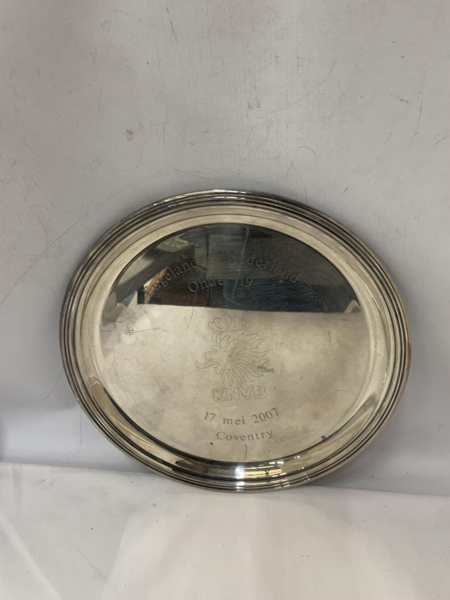 A SILVER PLATED TRAY, INSCRIBED FOR ENGLAND V NETHERLANDS UNDER 19'S IN 2007, DIAMETER 30CM