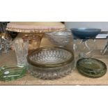 A QUANTITY OF GLASSWARE TO INCLUDE BOWLS, VASES ETC