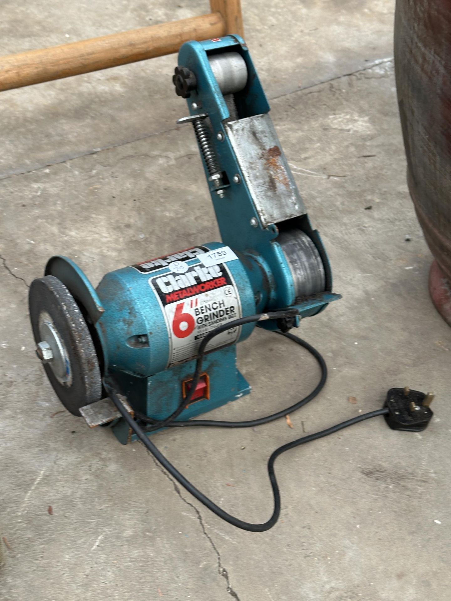 A CLARKE METALWORKER 6" BENCH GRINDER