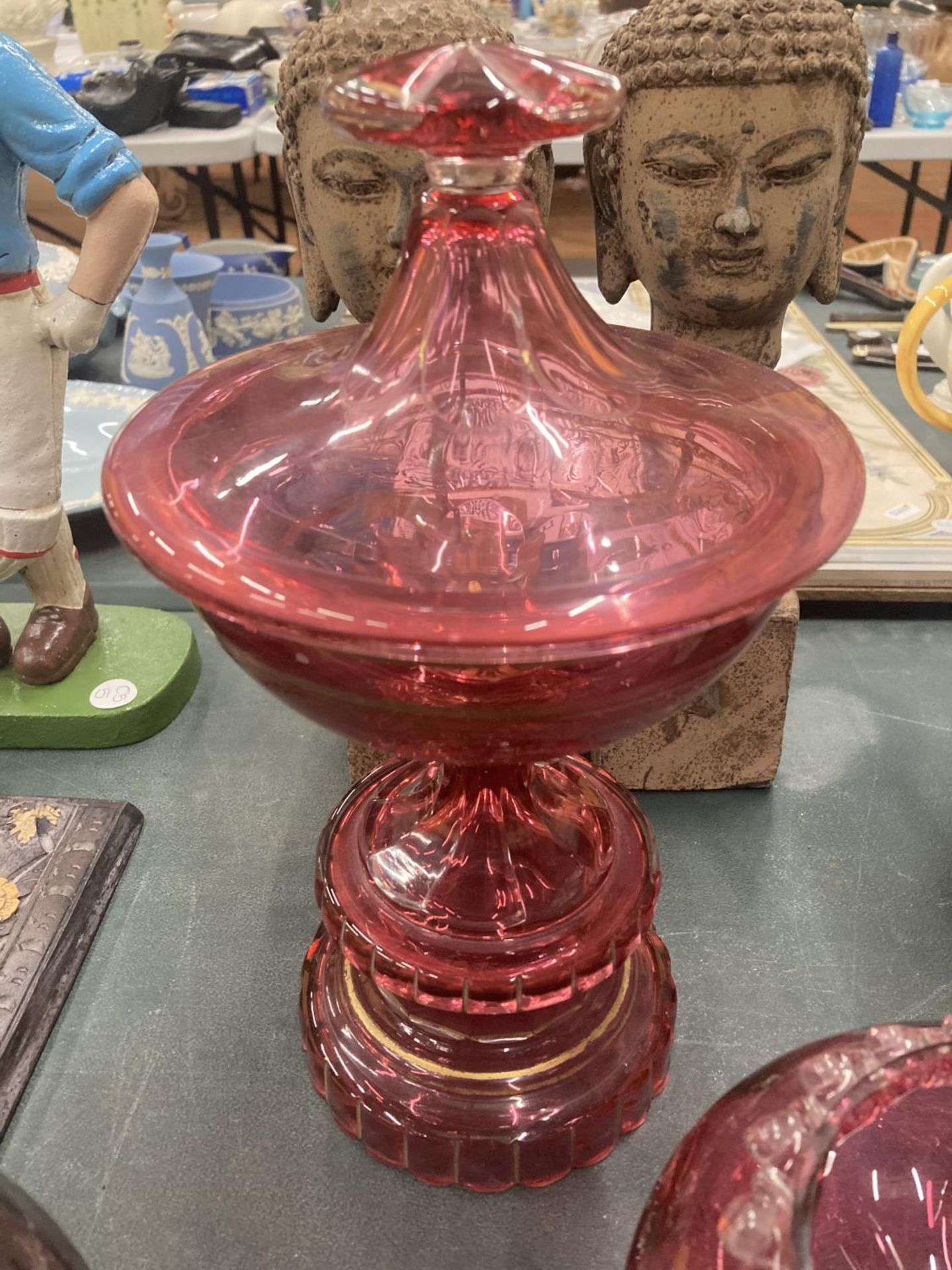 SIX PIECES OF VINTAGE COLOURED GLASSWARE TO INCLUDE CRANBERRY GLASS BON BON DISH ON PEDESTAL, FOOTED - Image 2 of 5