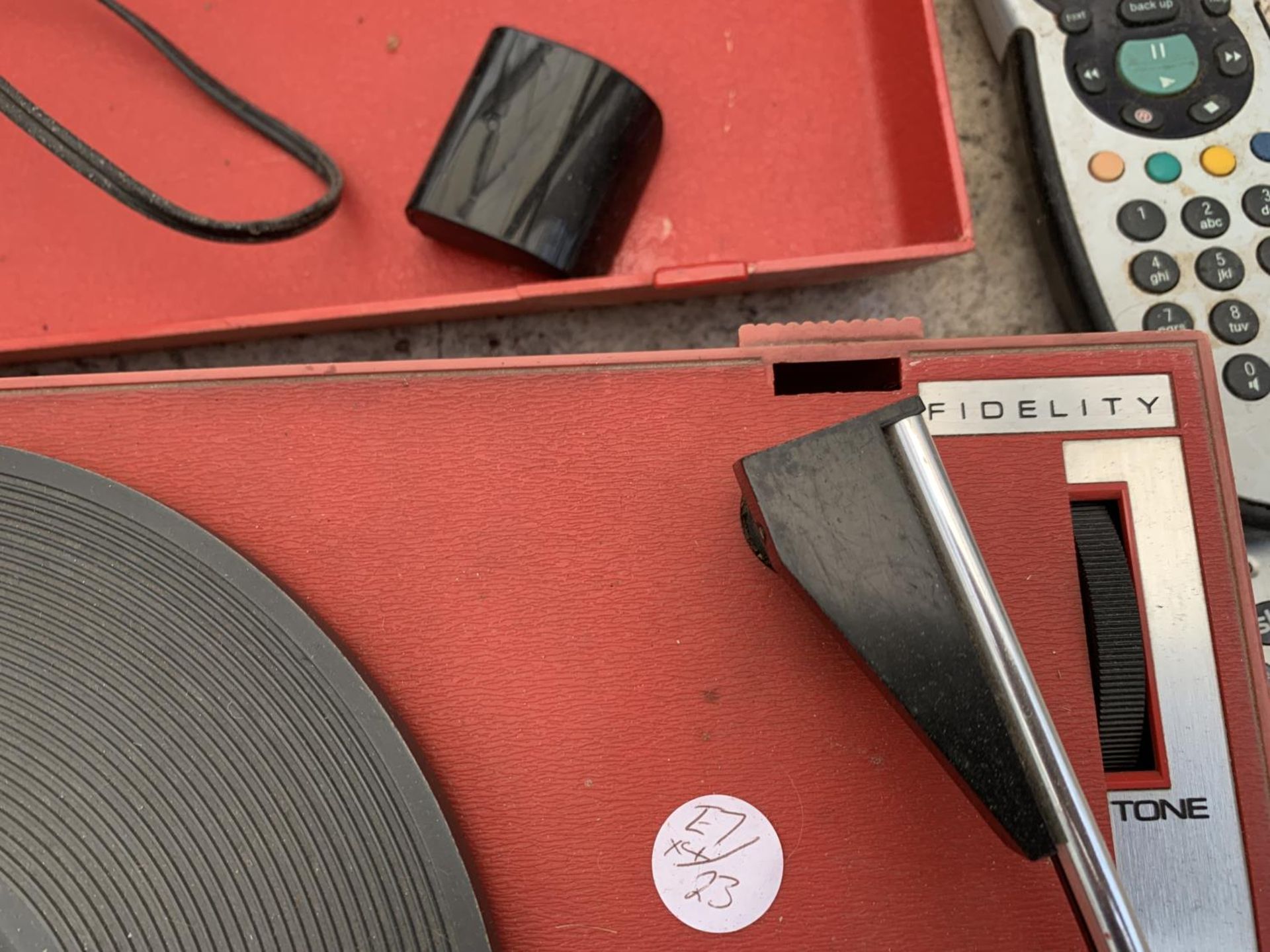 A FIDELITY PORTABLE RECORD PLAYER - Bild 2 aus 2