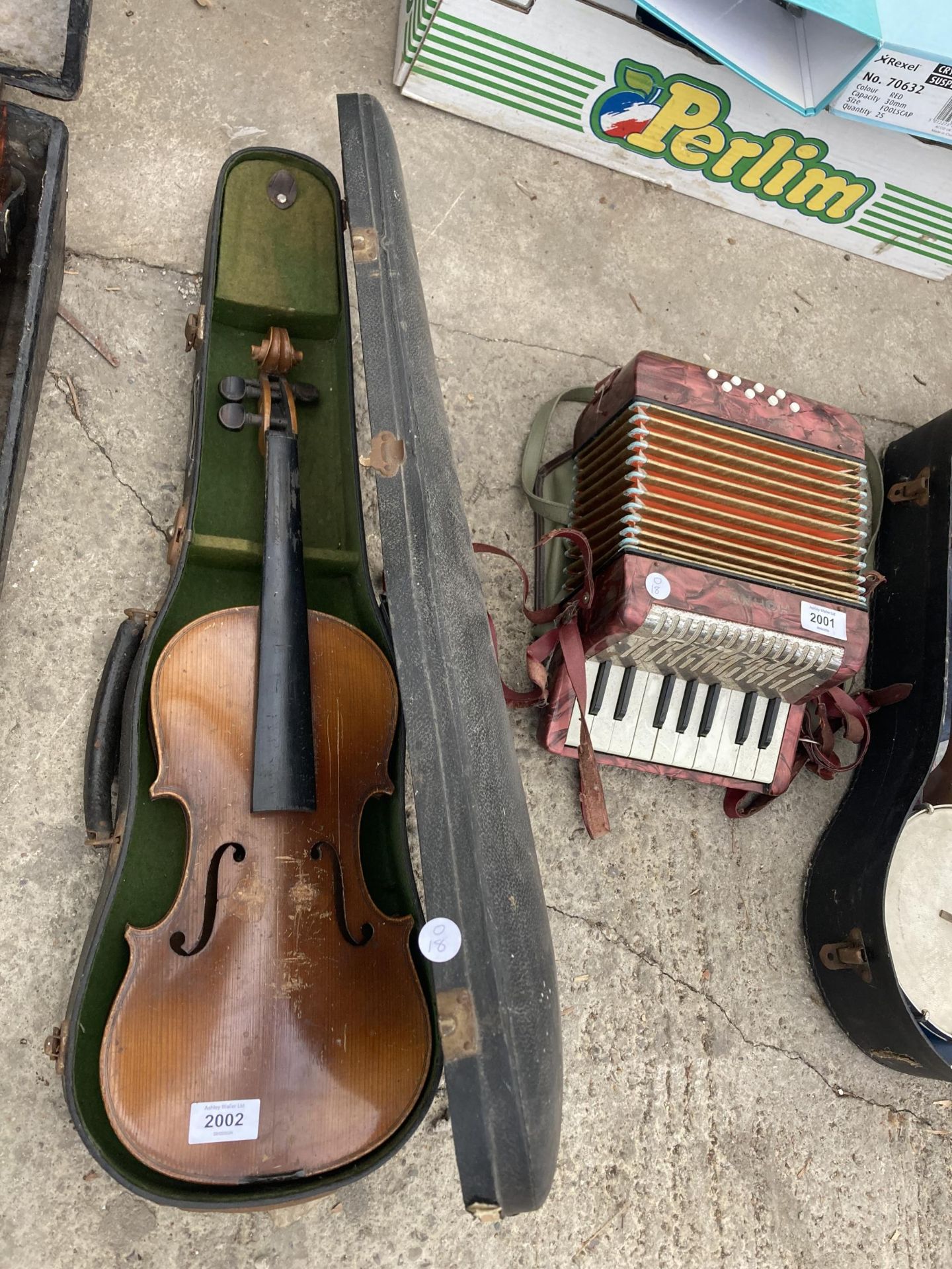 A VINTAGE VIOLIN FOR RESTORATION WITH A CARRY CASE