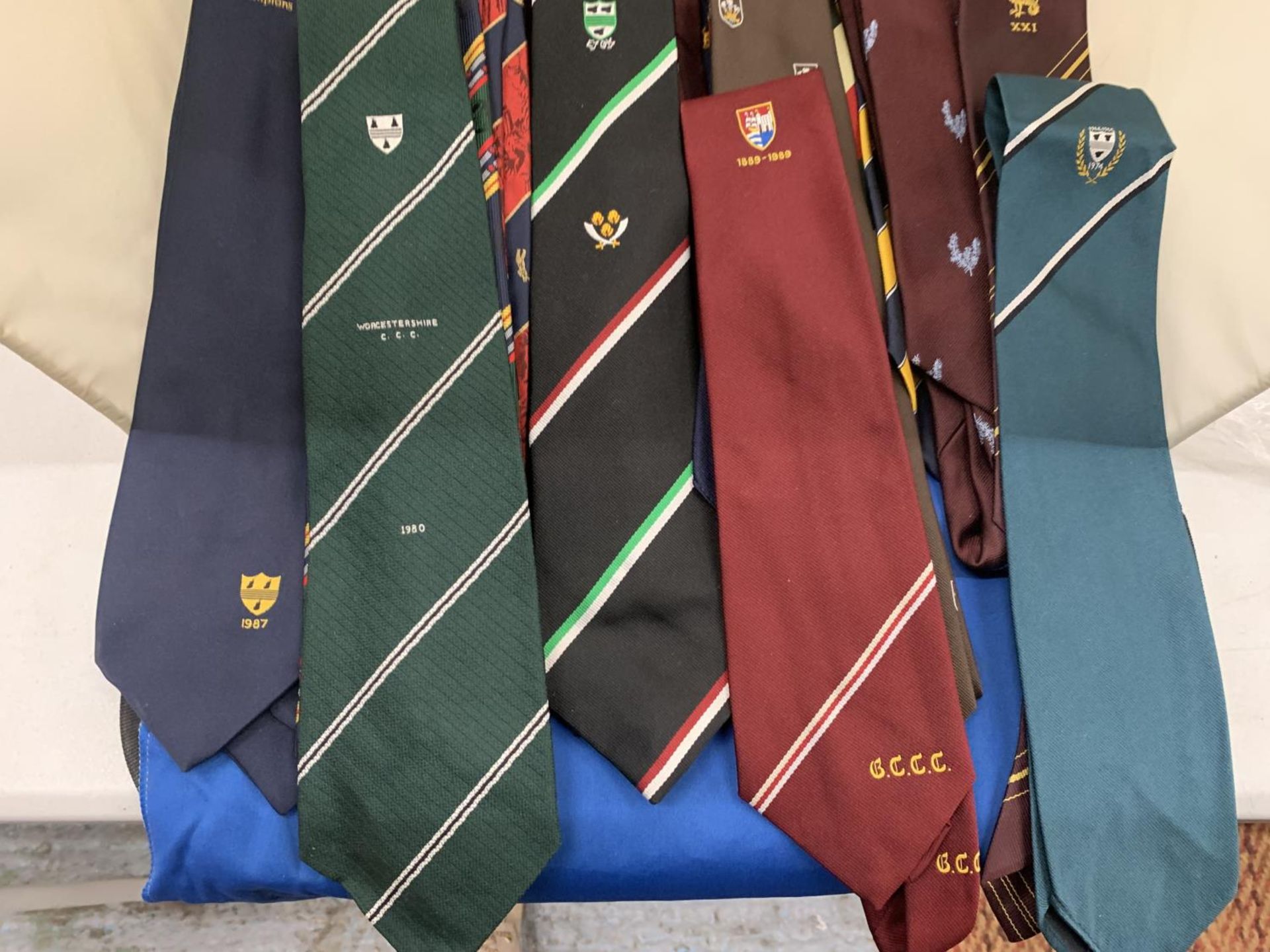 A COLLECTION OF COUNTY CRICKET TIES, SOME VINTAGE - APPROX 20 IN TOTAL - Image 4 of 4