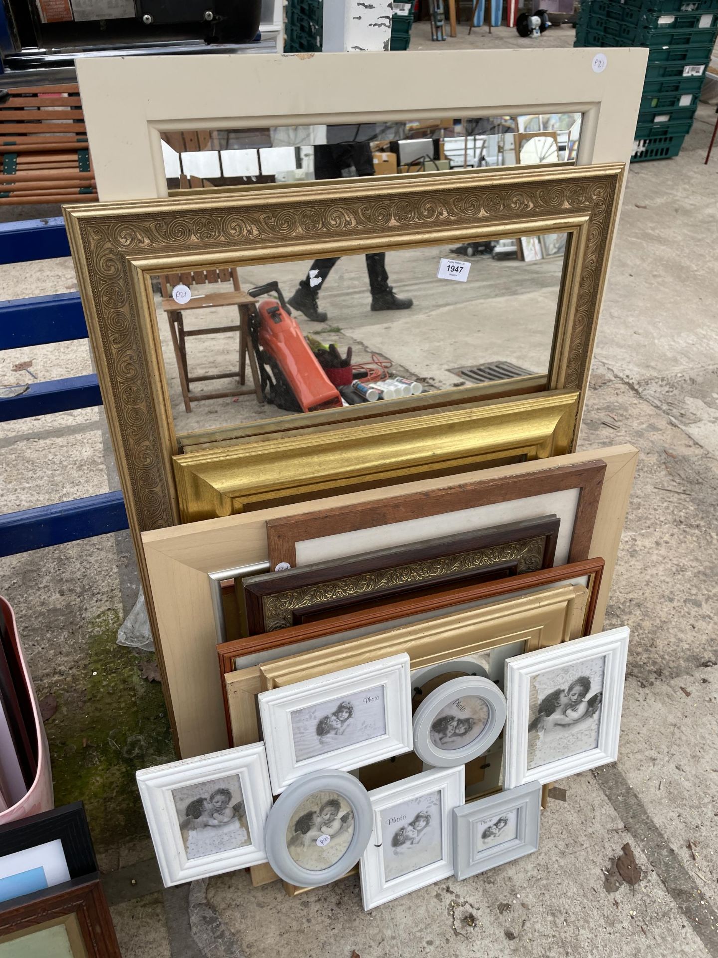 AN ASSORTMENT OF FRAMED MIRRORS AND PRINTS ETC