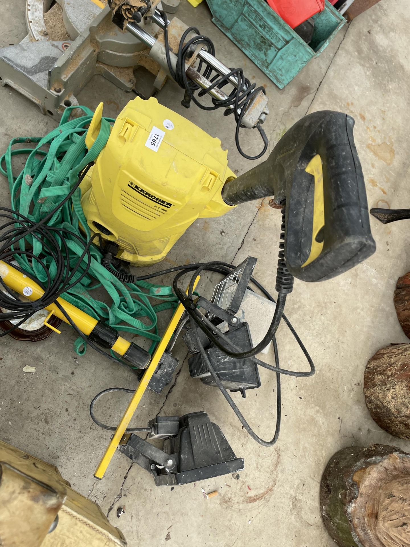 A KARCHER PRESSURE WASHER AND A TRIPOD WORKLIGHT BELIEVED IN WORKING ORDER BUT NO WARRANTY - Image 2 of 2