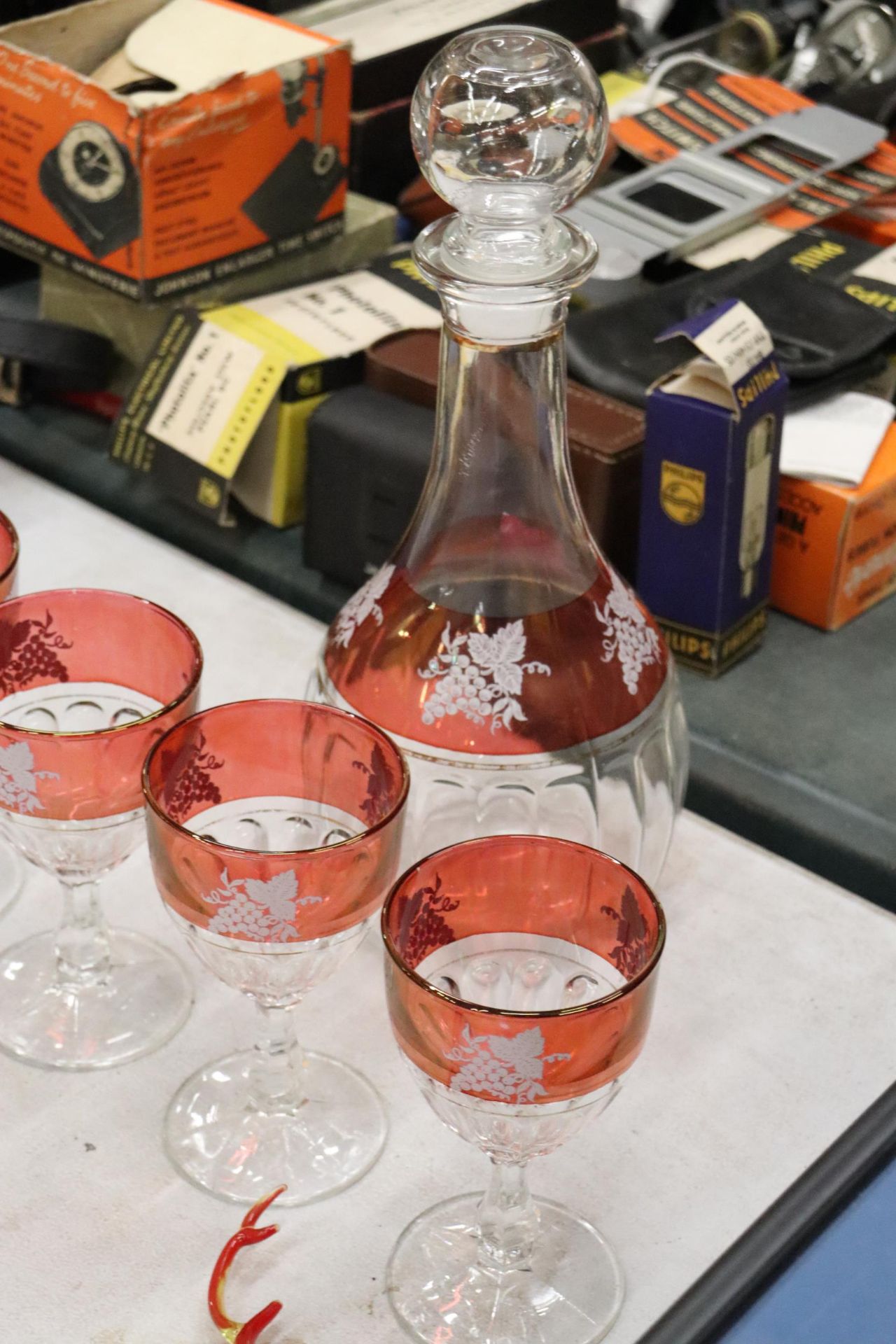 AN ETCHED CRANBERRY AND CLEAR GLASS DECANTER AND FOUR WINE GLASSES PLUS A QUANTITY OF GLASS ANIMALS - Image 3 of 10