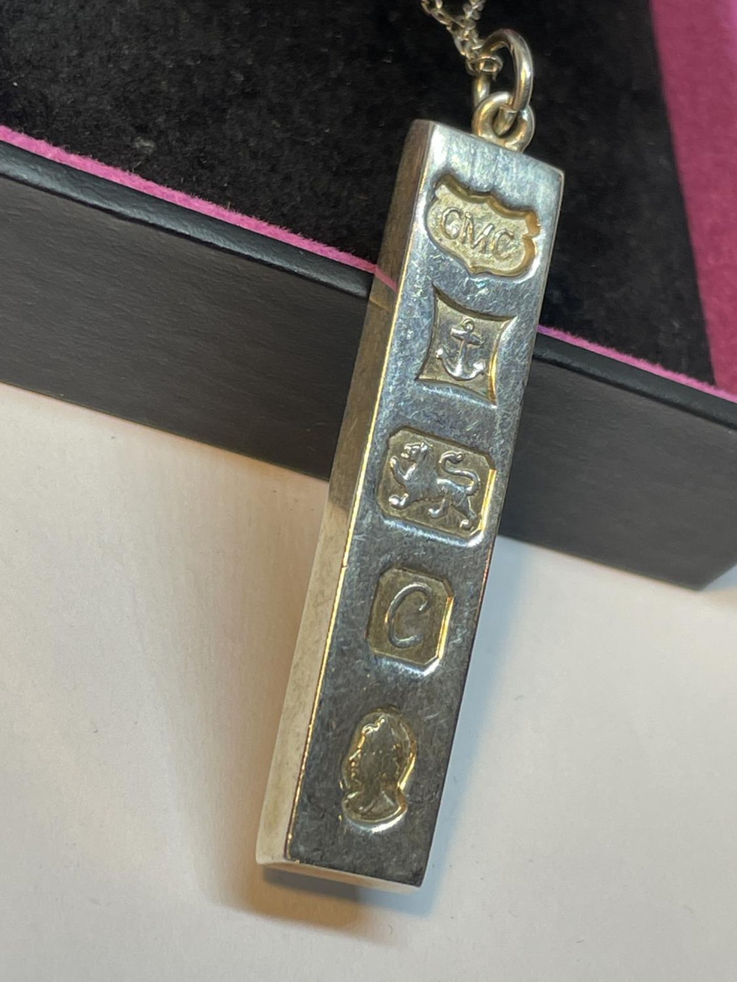 A SILVER INGOT ON A CHAIN IN A PRESENTATION BOX - Image 3 of 3