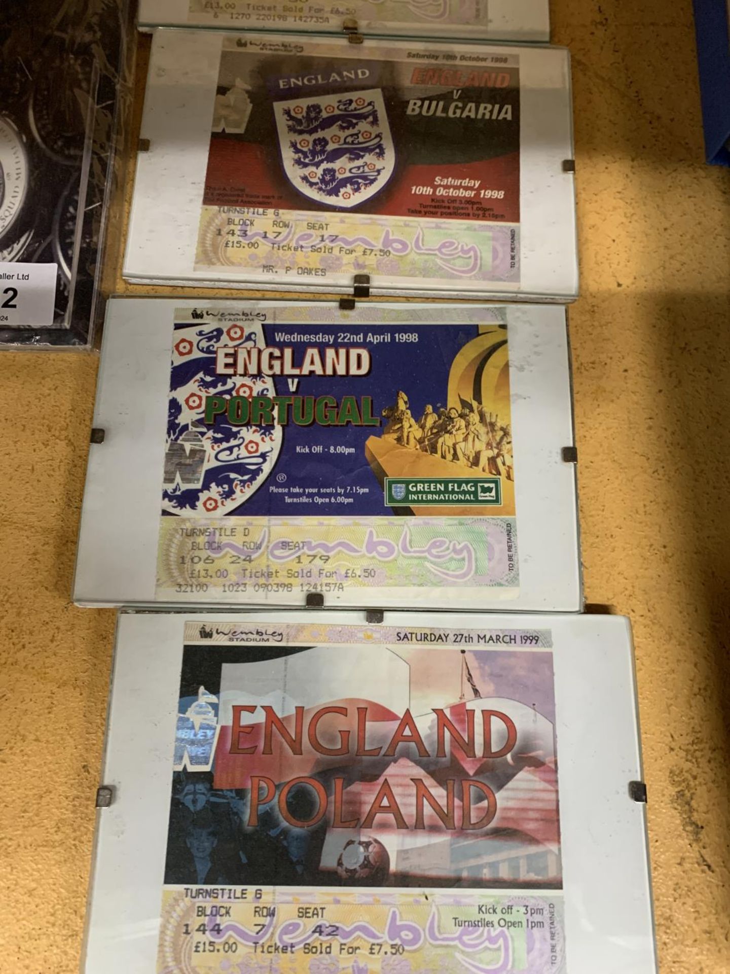 FIVE FRAMED ENGLAND INTERNATIONAL MATCHDAY TICKETS FROM THE 1990'S, PLUS A COMPLETE OFFICIAL COIN - Bild 4 aus 5
