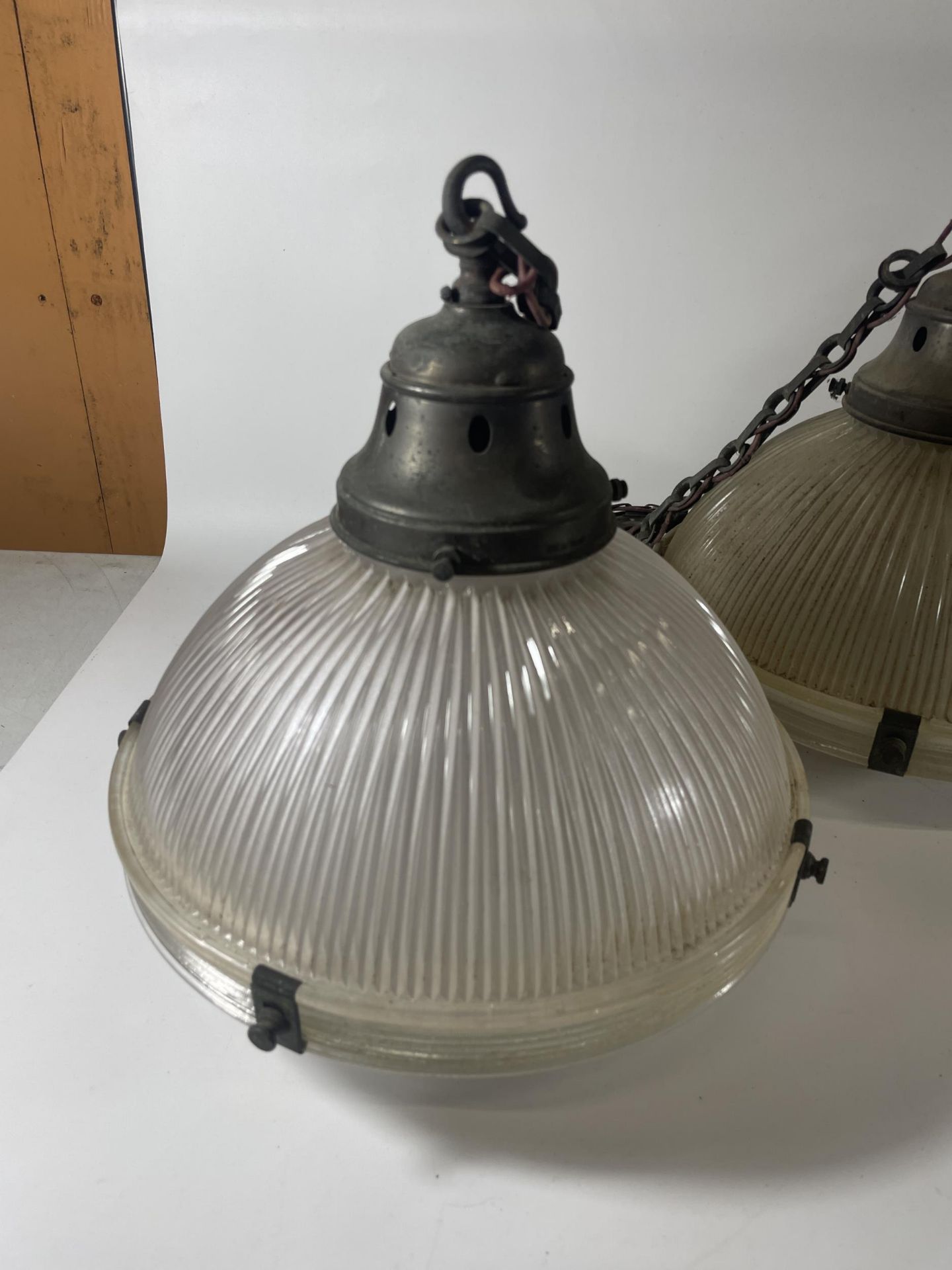 A SET OF FOUR VINTAGE HOLOPHANE 5 LAMPS WITH METAL FITTINGS AND CHAINS - Image 2 of 5