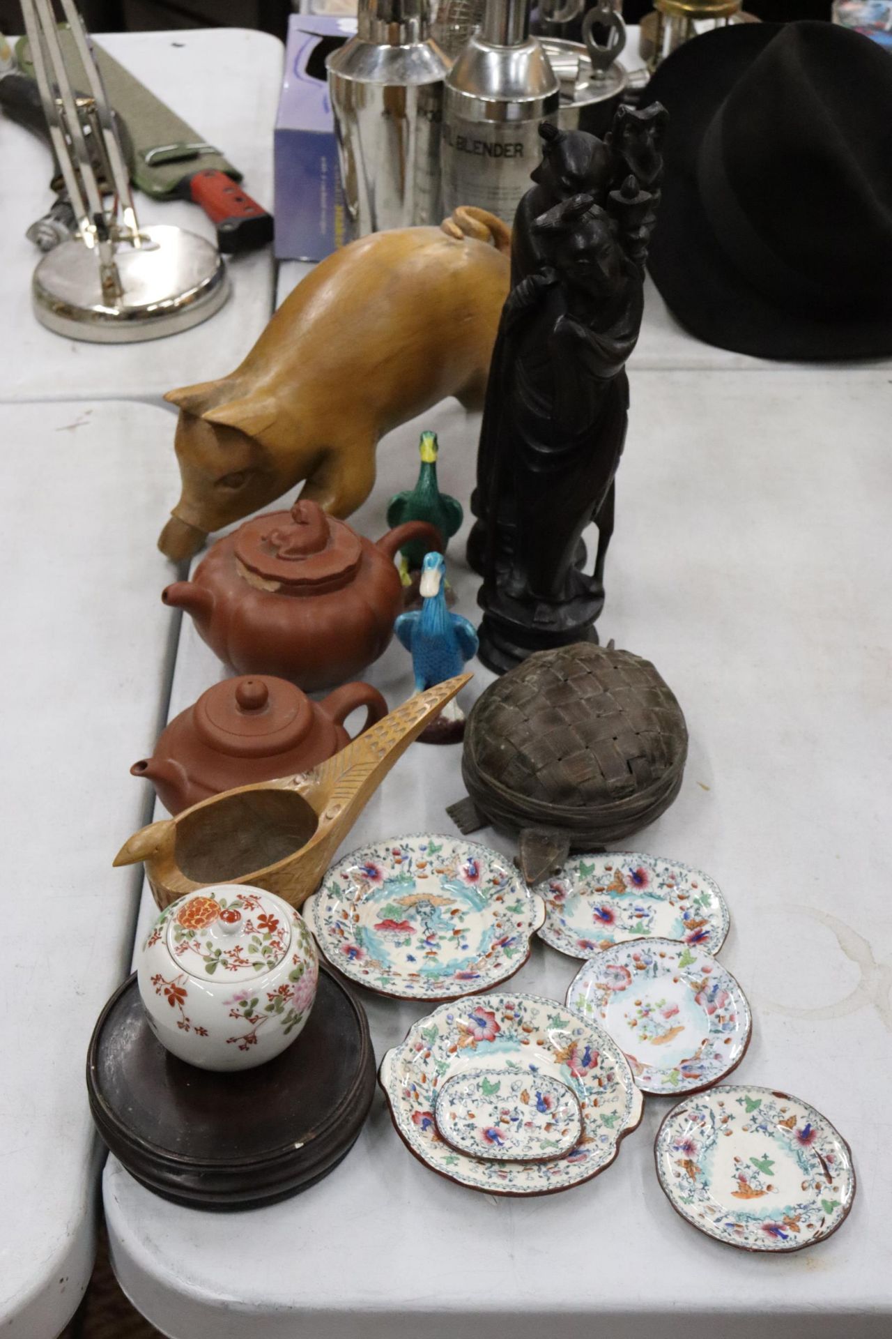A MIXED LOT TO INCLUDE A WOODEN PIG, ORIENTAL FIGURES, VINTAGE CHINESE YIXING ZISHA TEAPOT, ETC.,