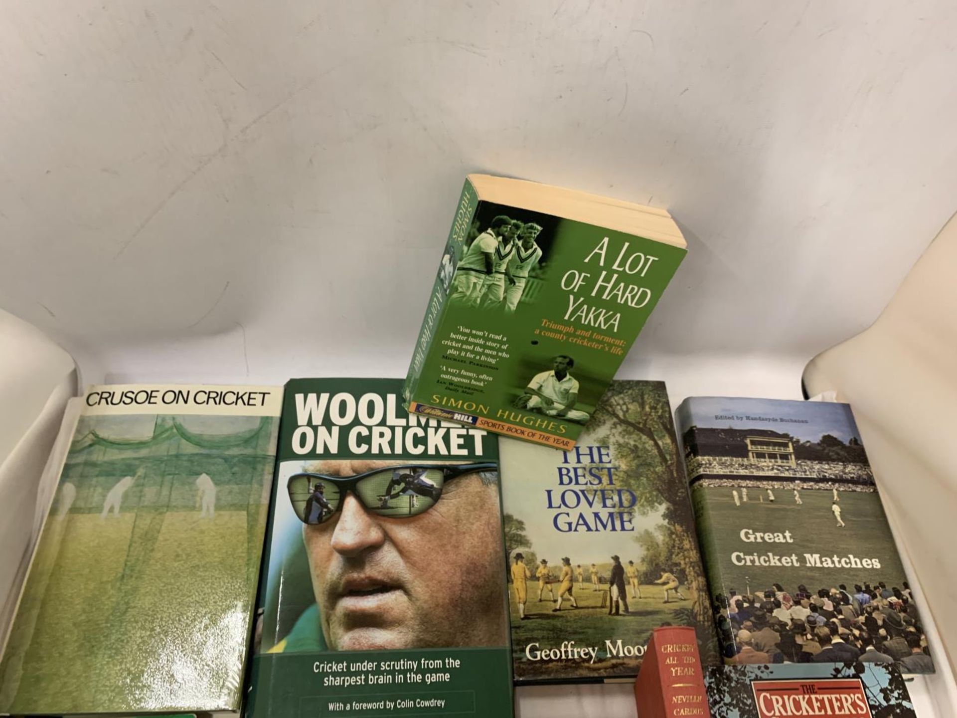 A QUANTITY OF CRICKET BOOKS TO INCLUDE WOOLMER ON CRICKET, THE CRICKETER'S WHO'S WHO, GREAT - Image 2 of 5