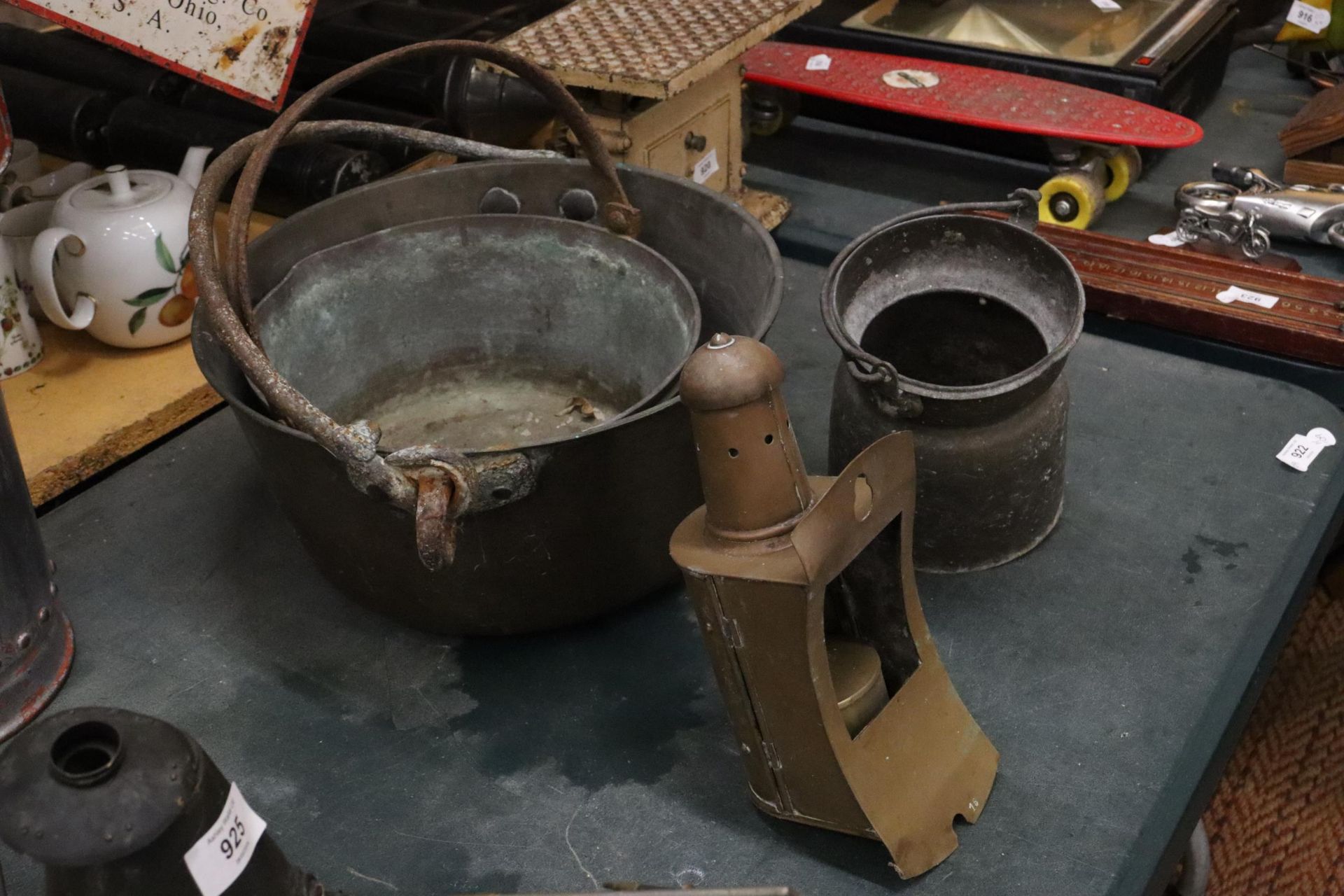 TWO LARGE HEAVY CAST PANS, A VINTAGE BRASS LAMP - A/F AND A SMALL CHURN - Image 4 of 11