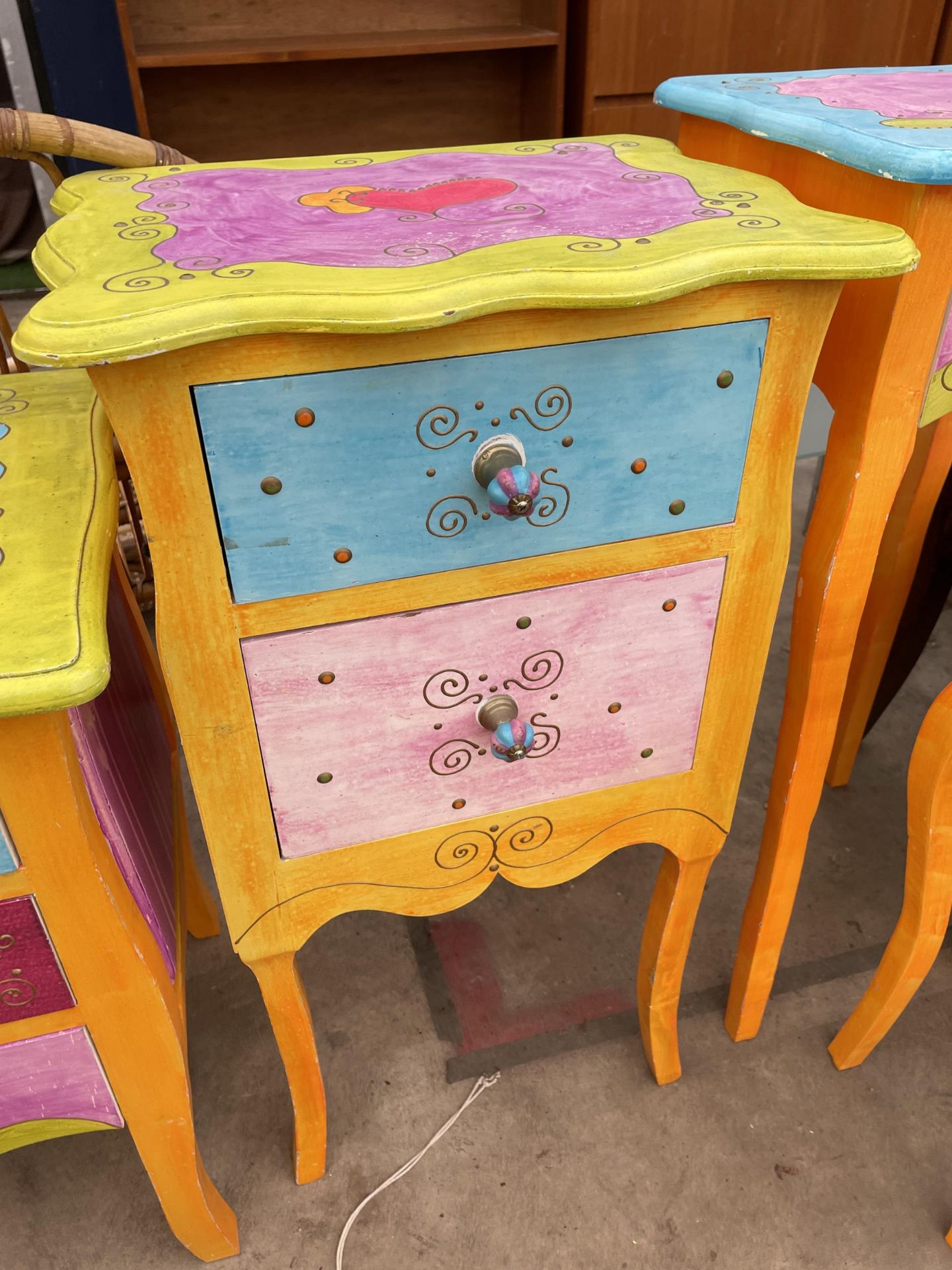 A RANGE OF BRIGHTLY PAINTED BEDTOOM FURNITURE, 3 CHESTS, MIRROR, CUPBOARDS AND SMALL TABLE - Image 6 of 6