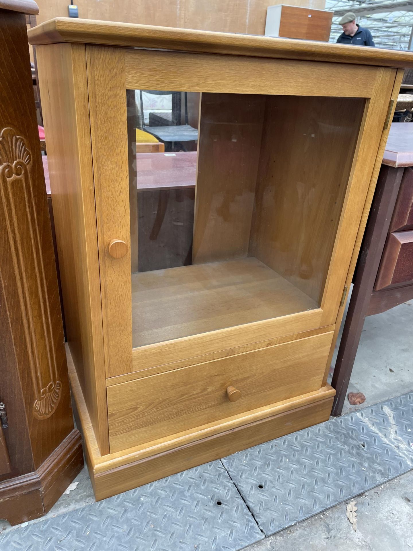 AN OAK PROVENCE CABINET, 24.5" WIDE - Image 2 of 3