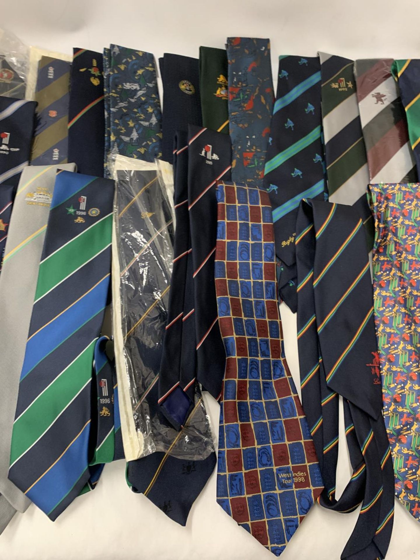 A COLLECTION OF CRICKET INTERNATIONAL AND BENEFIT TIES, MOSTLY VINTAGE - APPROX 20 IN TOTAL - Image 3 of 4
