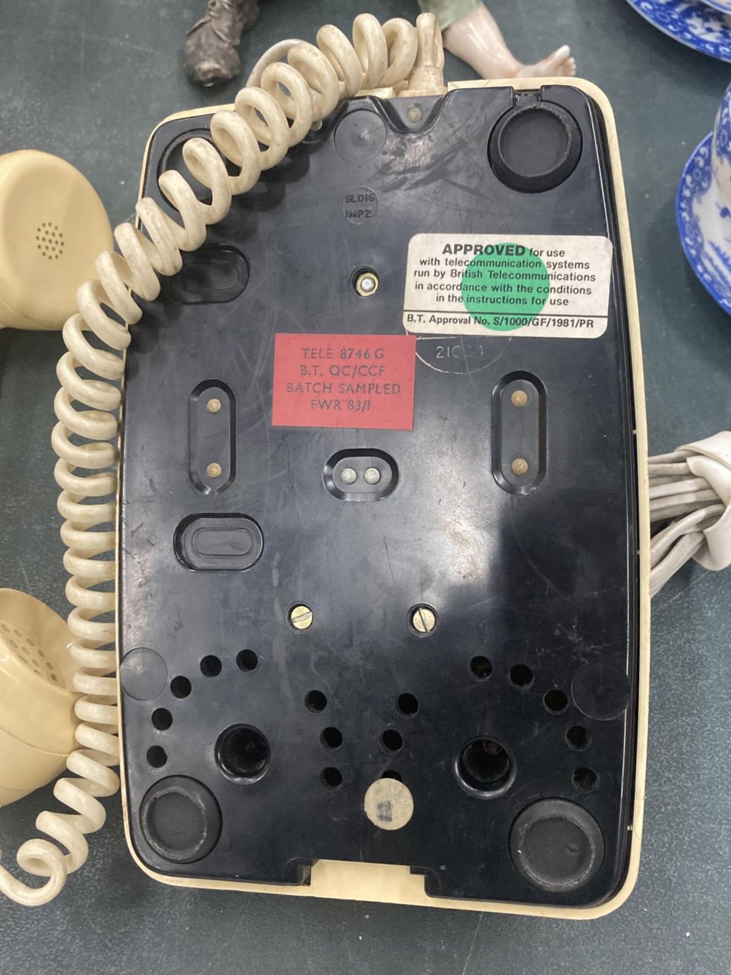 A VINTAGE CREAM ROTARY DIAL TELEPHONE - Image 3 of 3