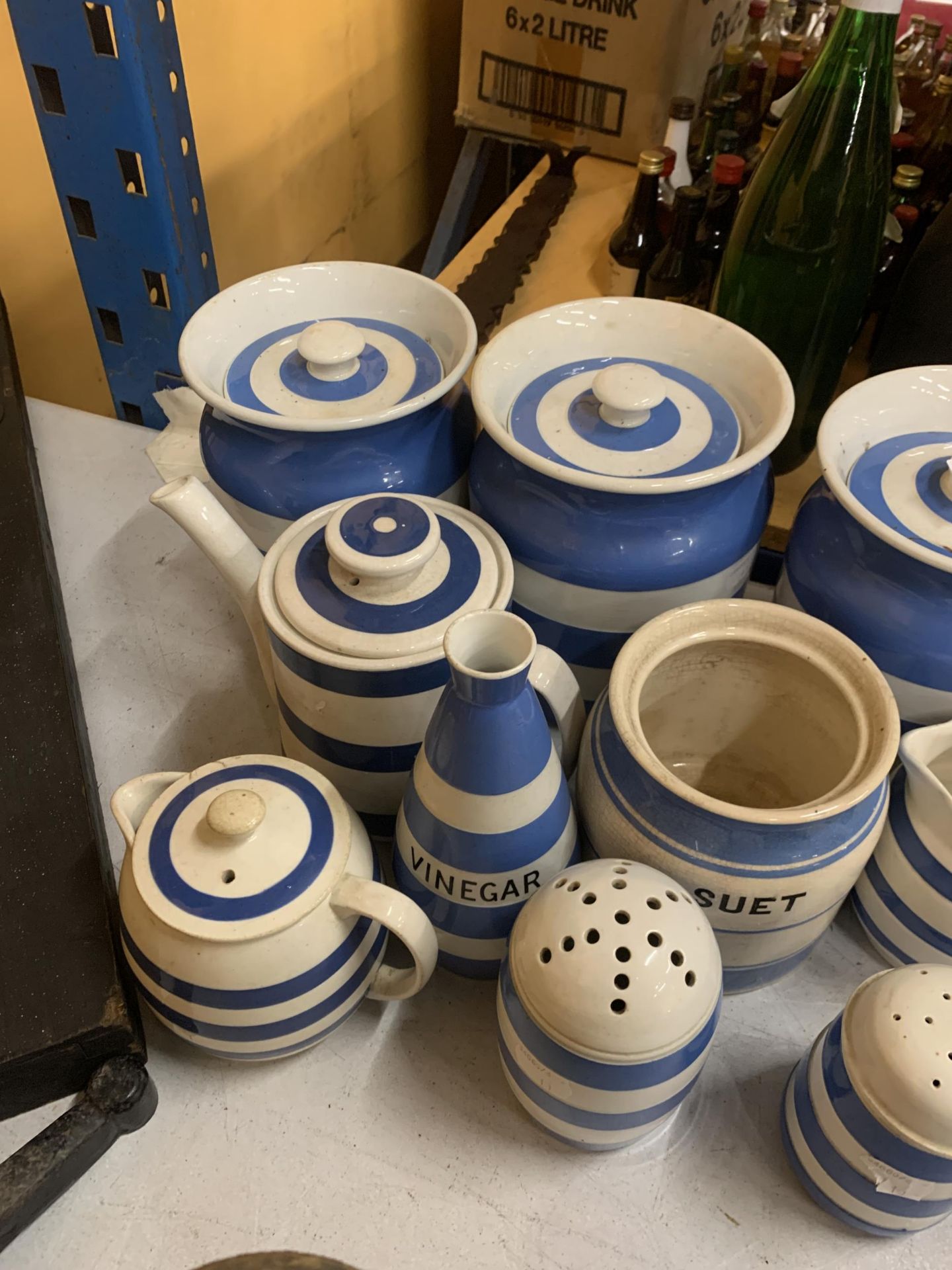 TEN ITEMS OF T G GREEN BLUE AND WHITE CORNISH WARE TO INCLUDE LIDDED STORAGE JARS, JUGS ETC - Image 4 of 4