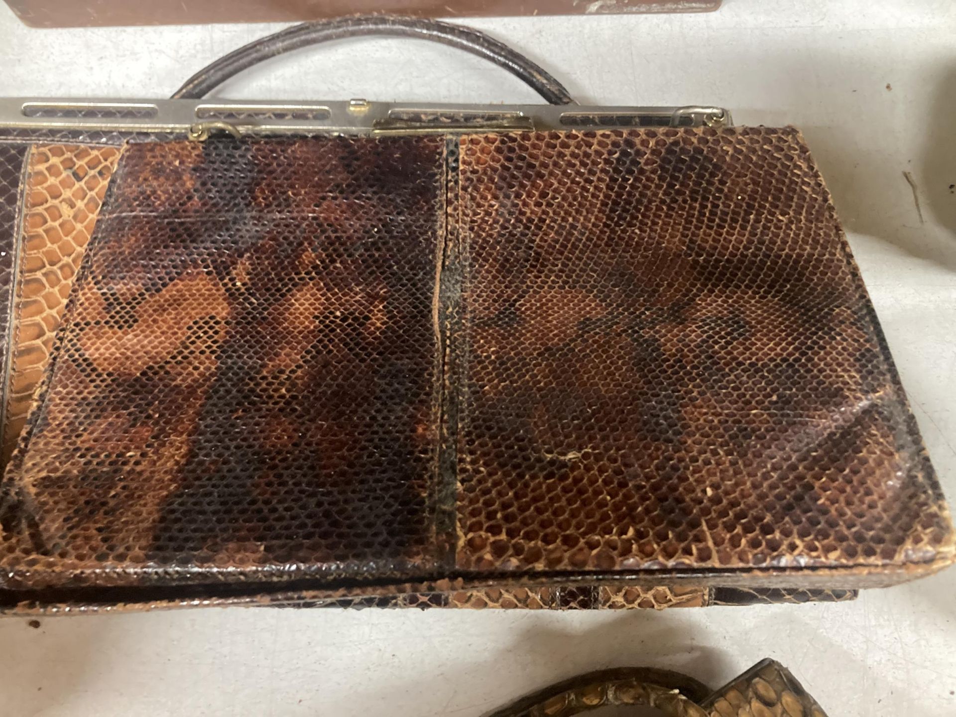 SIX VARIOUS SNAKE SKIN DESIGN VINTAGE HANDBAGS - Image 4 of 5