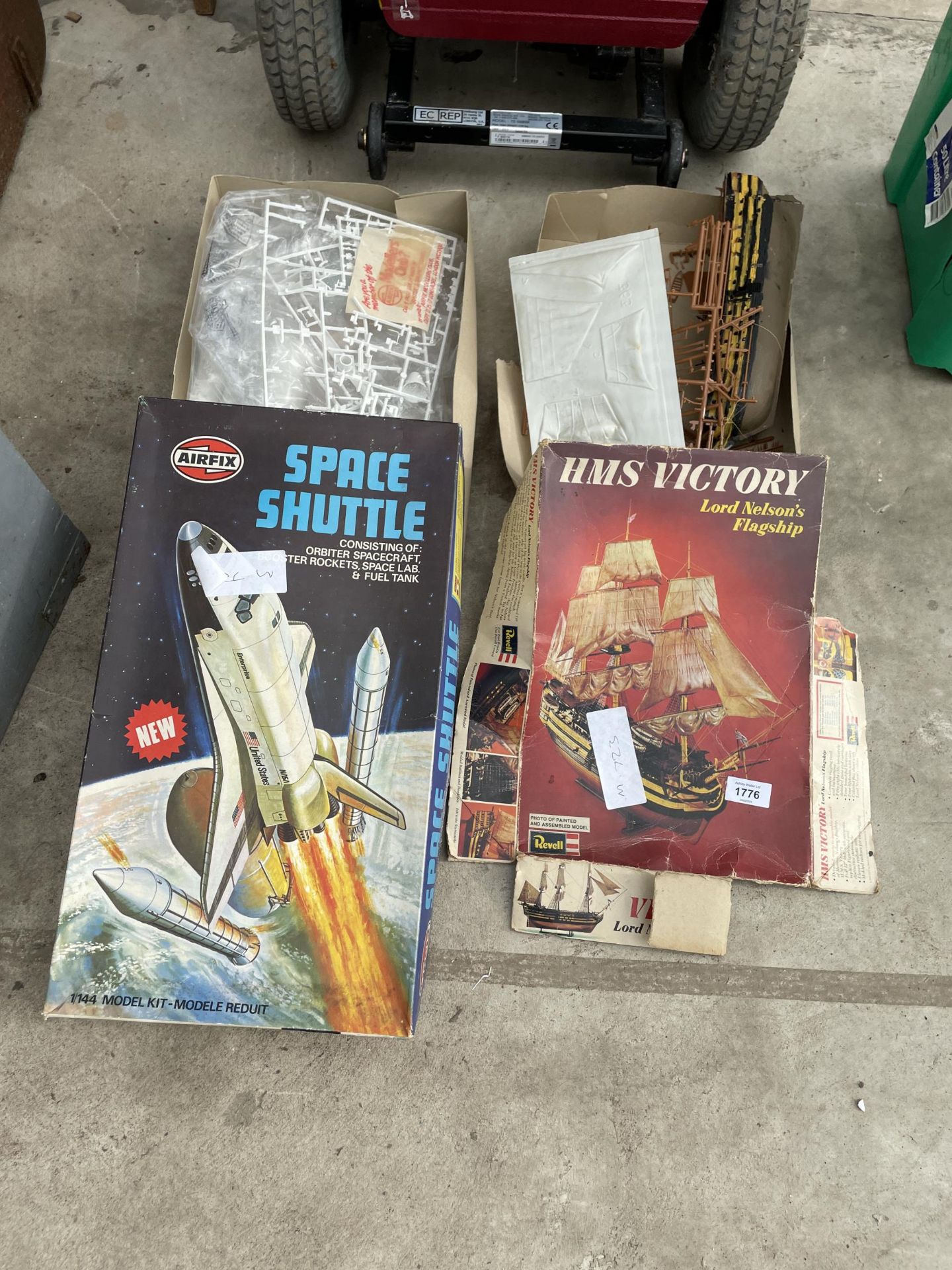 TWO MODEL KITS TO INCLUDE AN AIRFIX SPACE SHUTTLE ETC