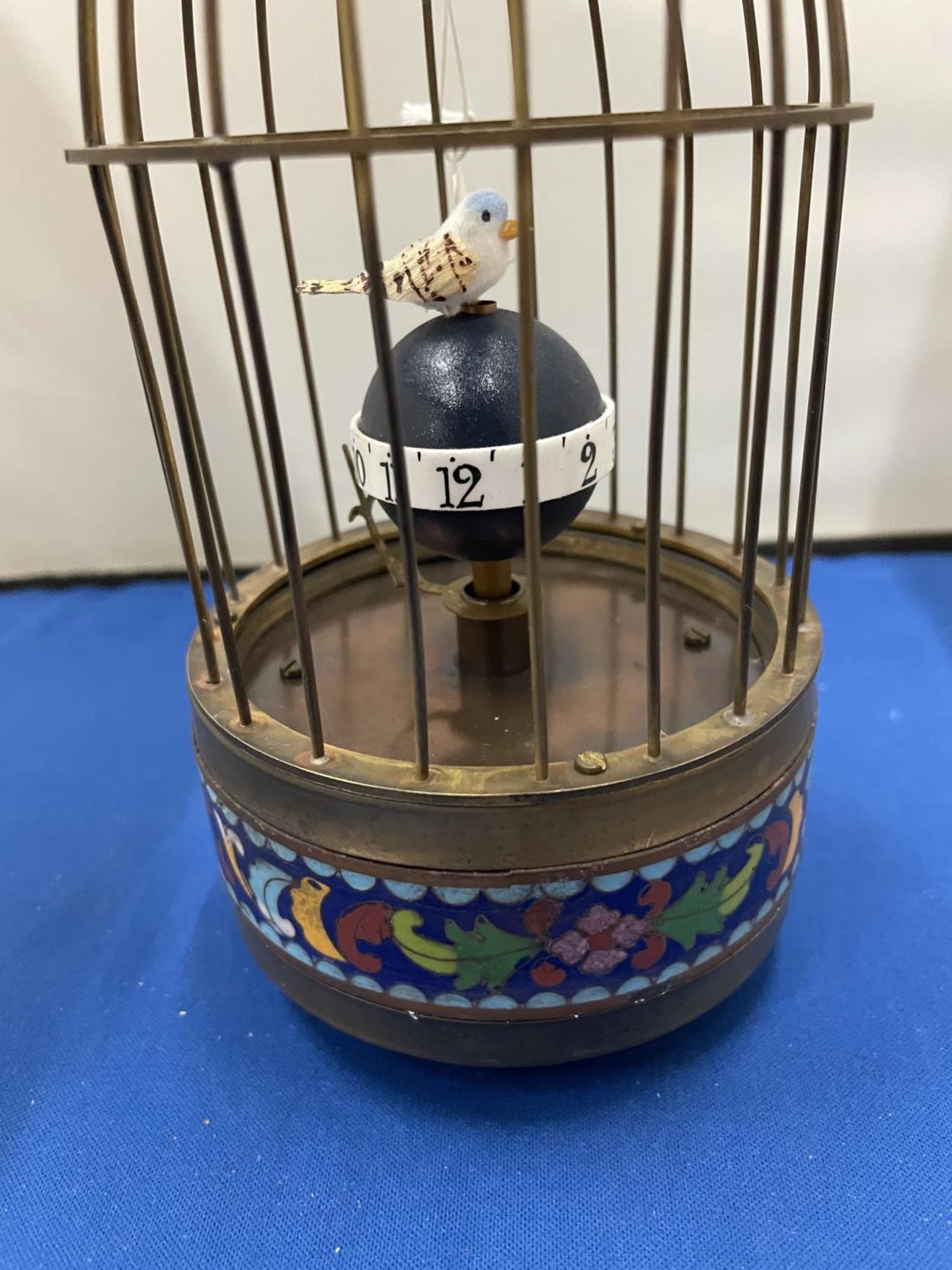 A MECHANICAL BRASS BIRD CAGE CLOCK - Image 3 of 3