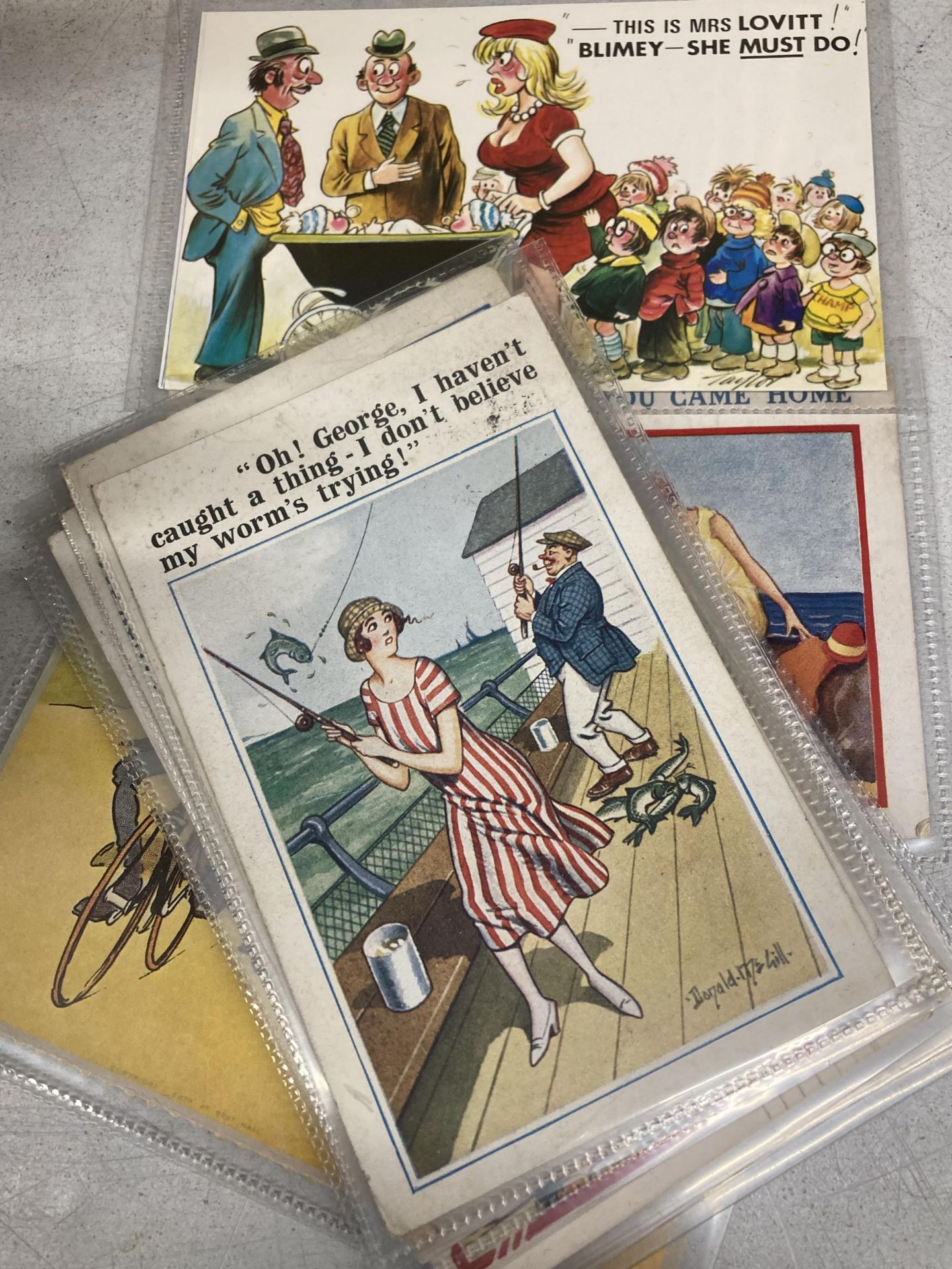 A COLLECTION OF CHEEKY 1930'S/40'S VINTAGE POSTCARDS - Image 4 of 4