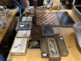 A COLLECTION OF VINTAGE JIGSAWS AND GAMES
