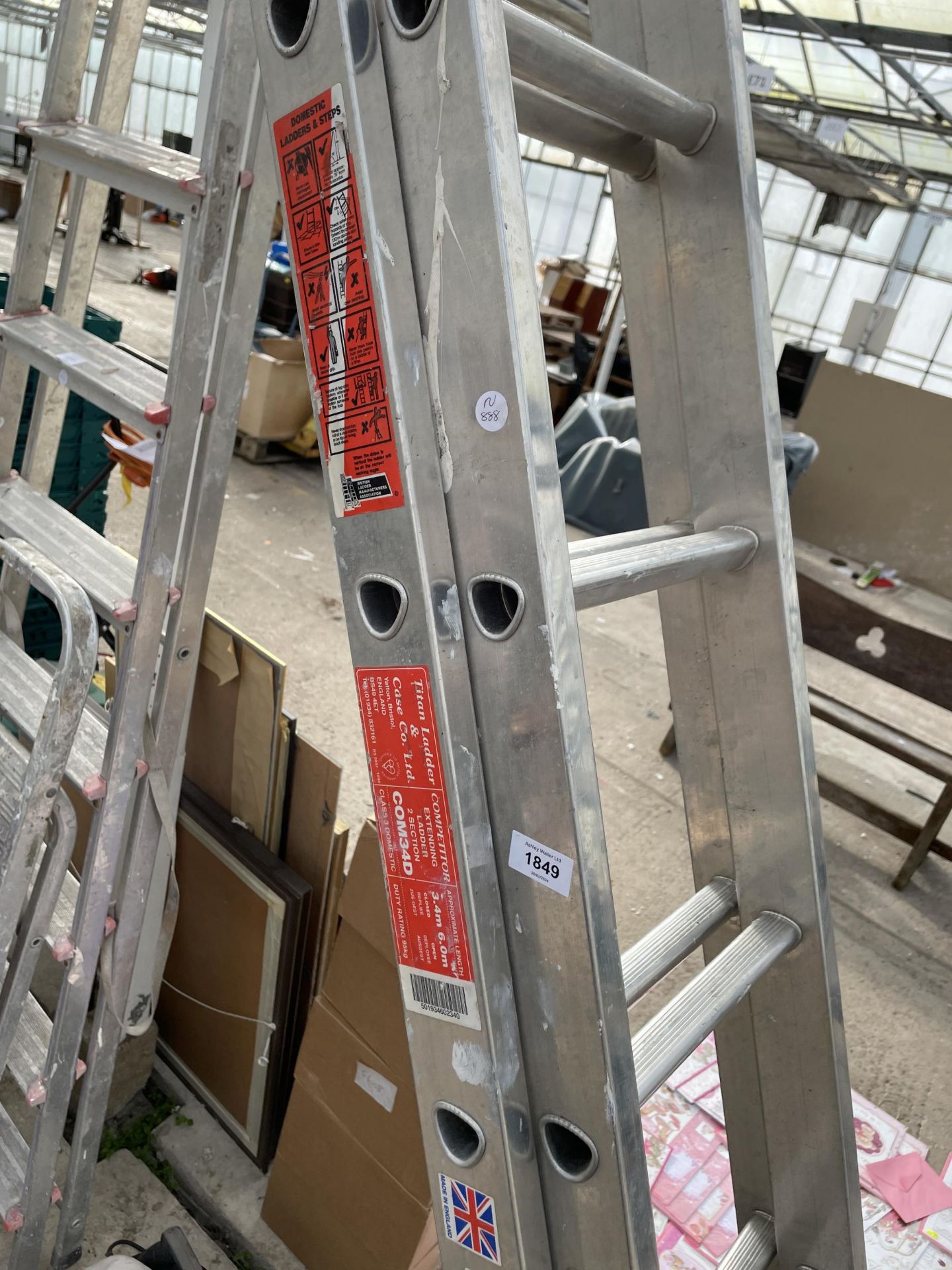 A TWENTY TWO RUNG TWO SECTION ALUMINIUM EXTENDING LADDER - Image 2 of 2