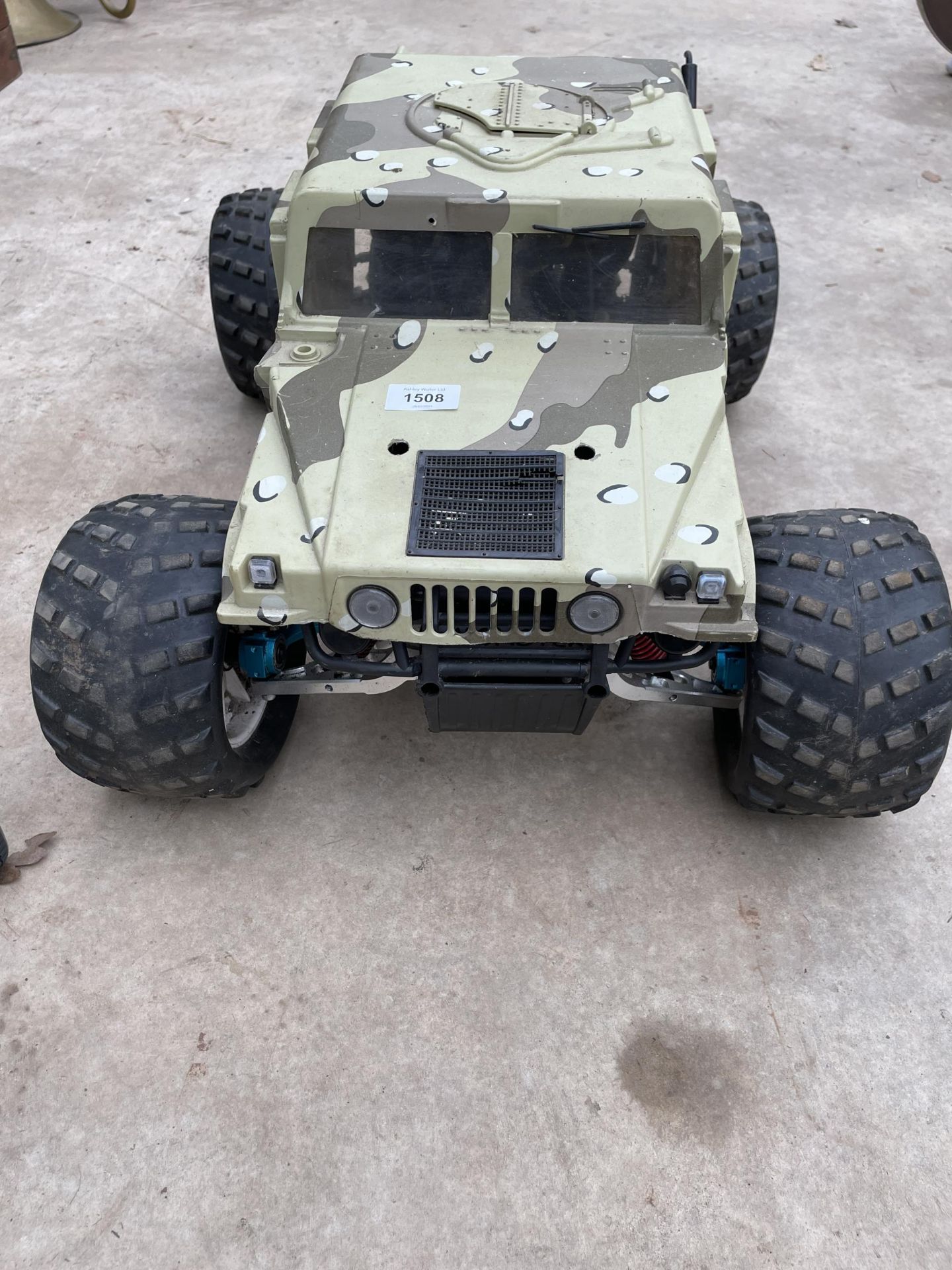 A PETROL ENGINE REMOTE CONTROL CAMMO JEEP - Image 4 of 10