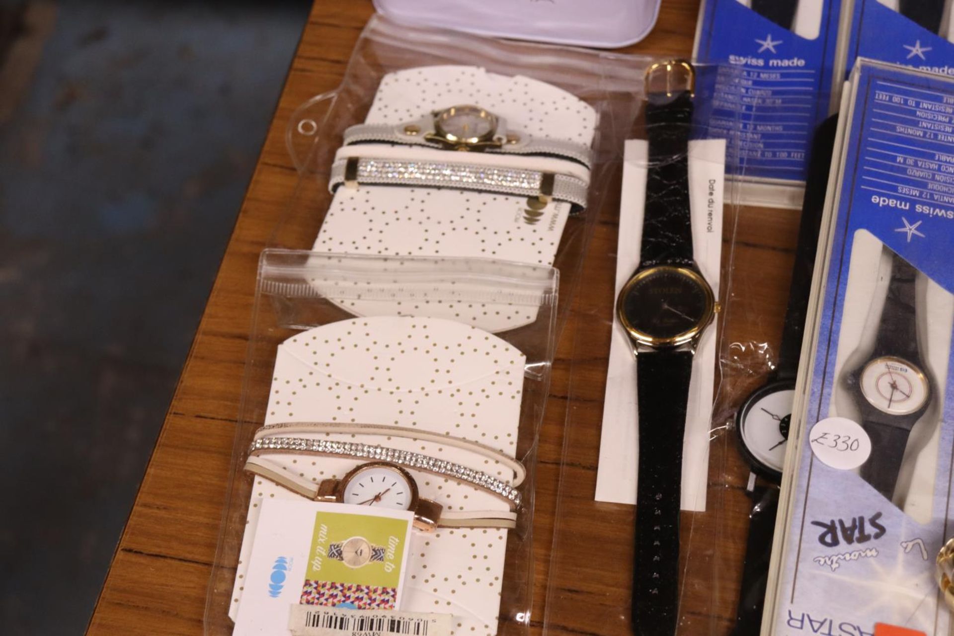 A QUANTITY OF WRISTWATCHES IN PACKAGING - Bild 4 aus 6