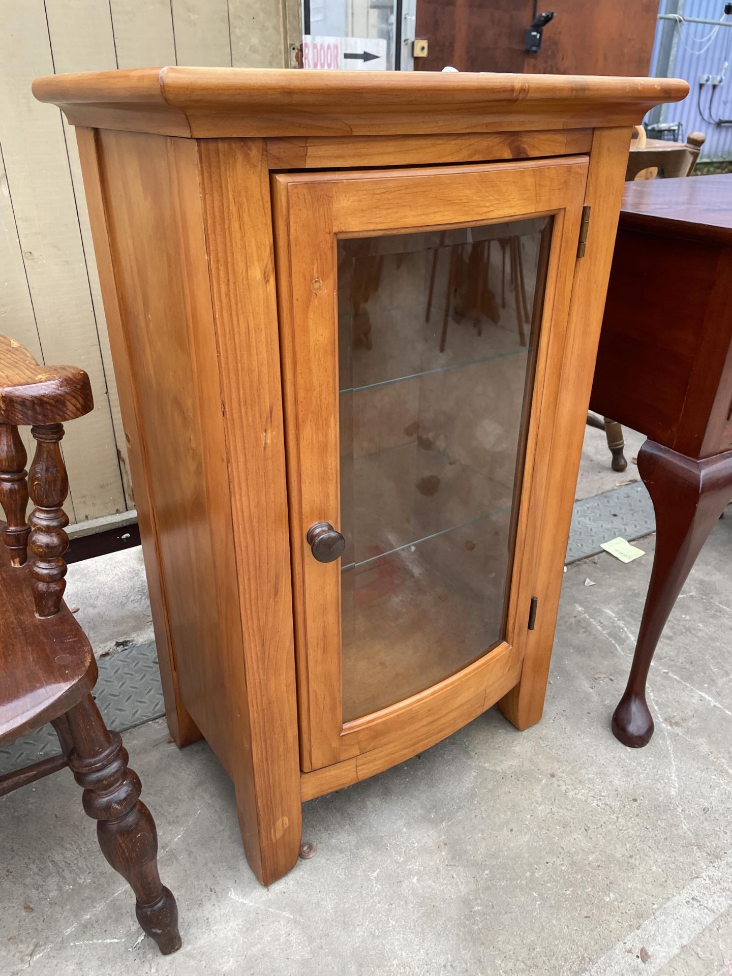 A BOW FRONTED CABINET WITH GLASS DOOR 24" WIDE - Image 2 of 3