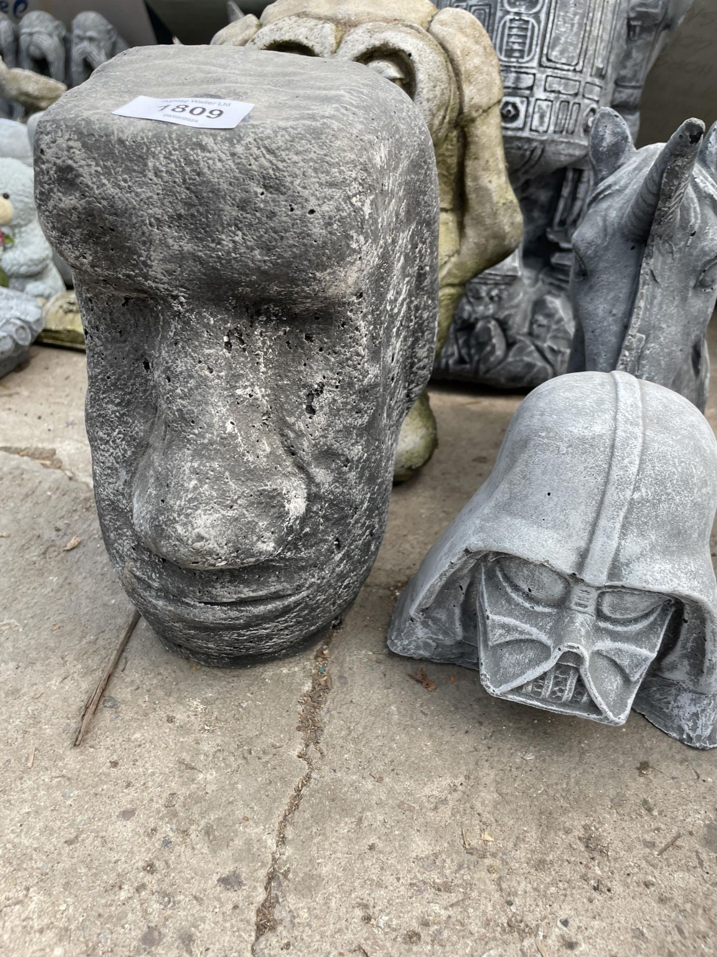 FIVE VARIOUS CONCRETE GARDEN FIGURES TO INCLUDE DARTH VADER AND A HORSE HEAD ETC - Image 2 of 3